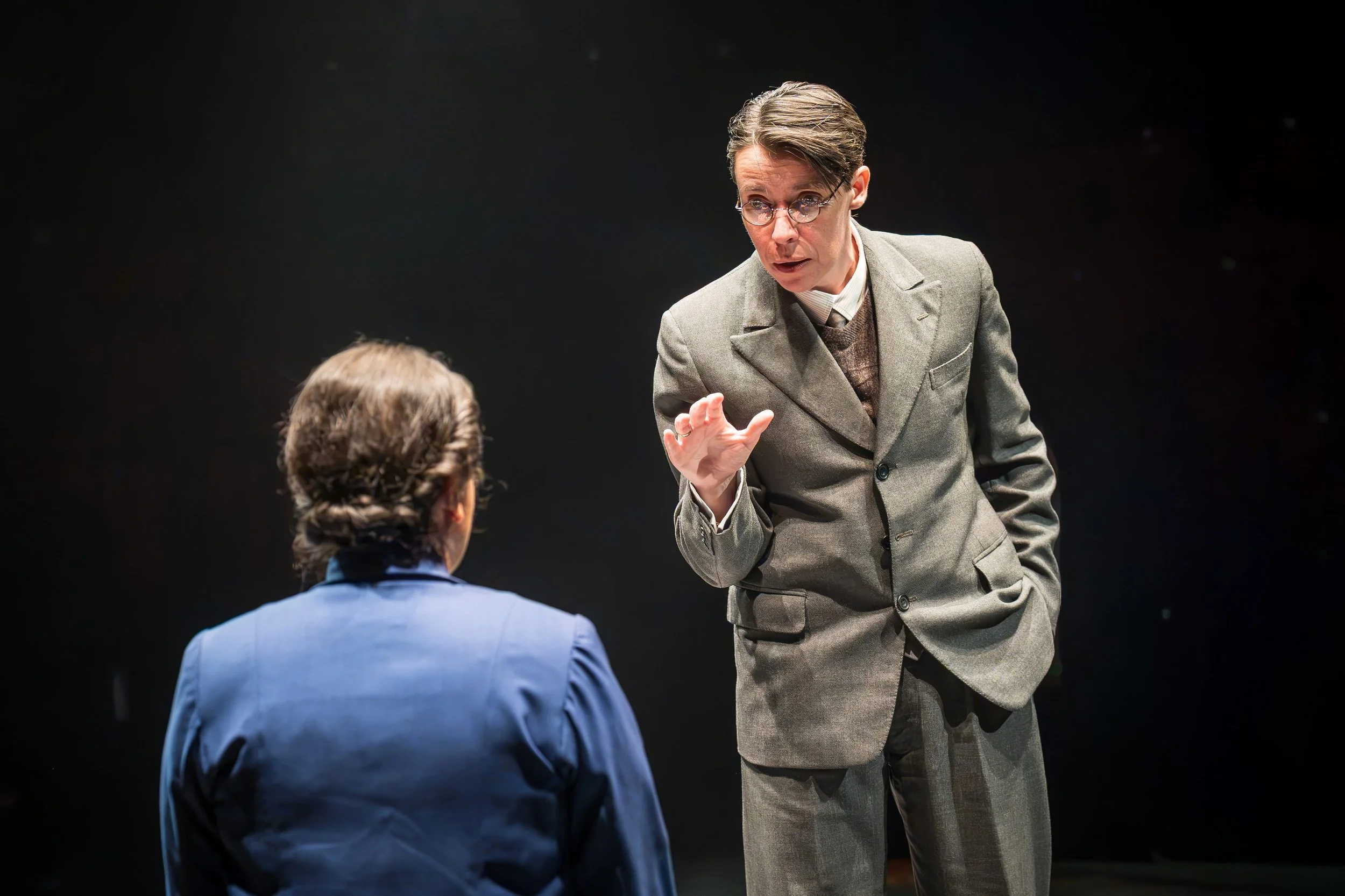 Caoilfhionn-Dunne-Priyanga-Burford-in-a-small-and-quiet-light_CFT-Photo-Marc-Brenner_00632.jpg
