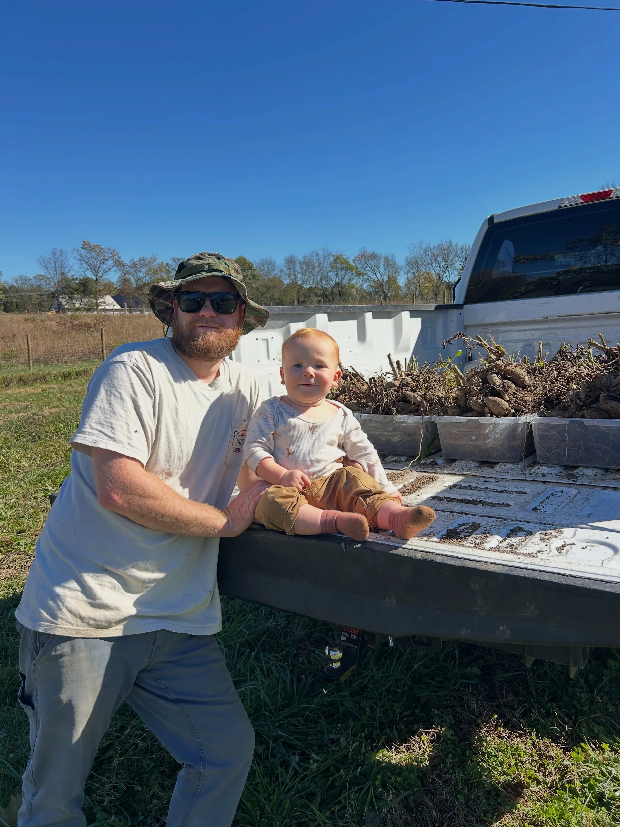Dahlia digging day with these cuties! 🍠 🥧 🌞
