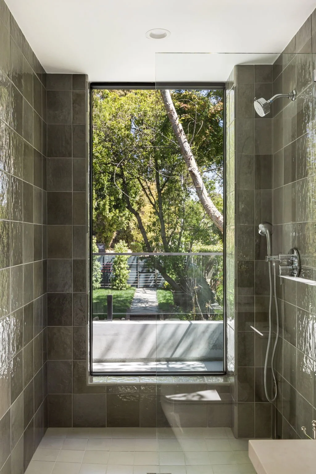 34-web-or-mls-2916-waverly-dr.jpg