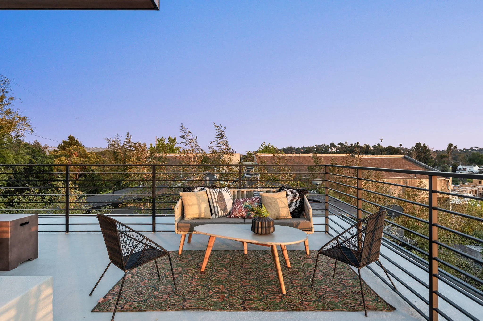7-web-or-mls-2916-waverly-dr.jpg