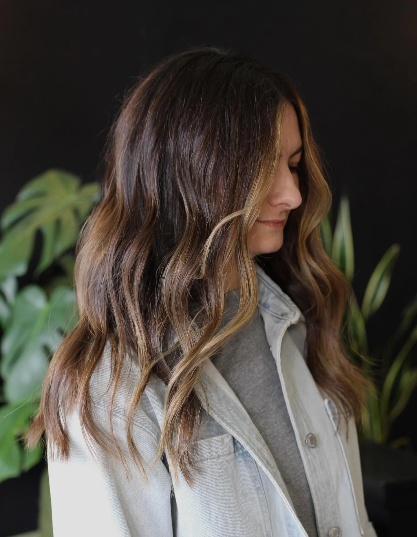 Did someone order a dimensional brunette? Because @hairbylukemoore delivered 📬💁🏻&zwj;♀️
We have limited availability in December, so book those longer color appointments before we fill up! ✨🌈

#bendoregon #thisisbend #inbend #inbendoregon #bendha