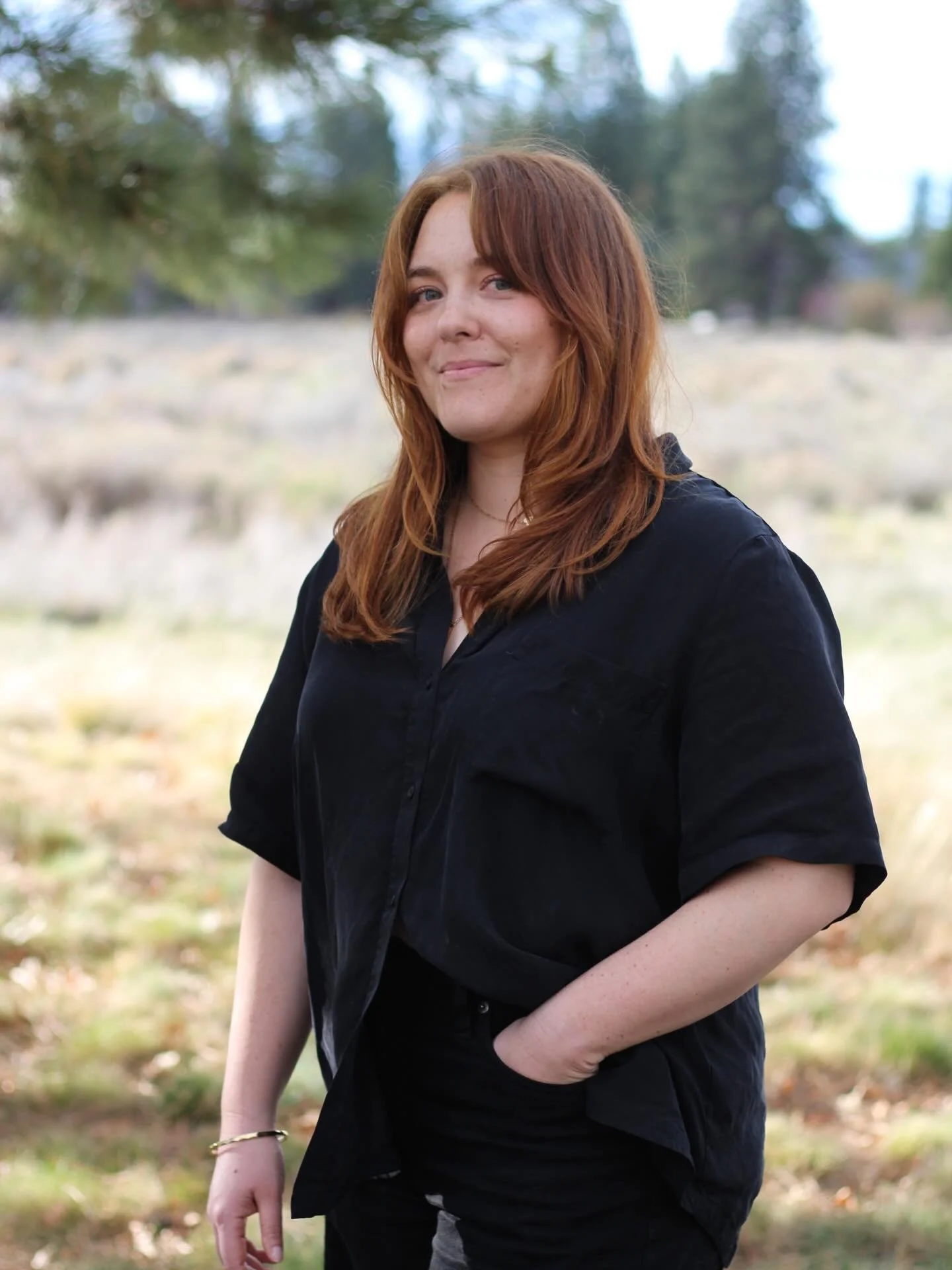 It&rsquo;s about time we formally introduce one of our newer stylists at Badlands! 💫
Everyone meet ✨Sarah Richards✨ (she/her) 

Sarah is an experienced stylist of many years who moved from D.C. to Bend last year and we are so lucky to have her part 