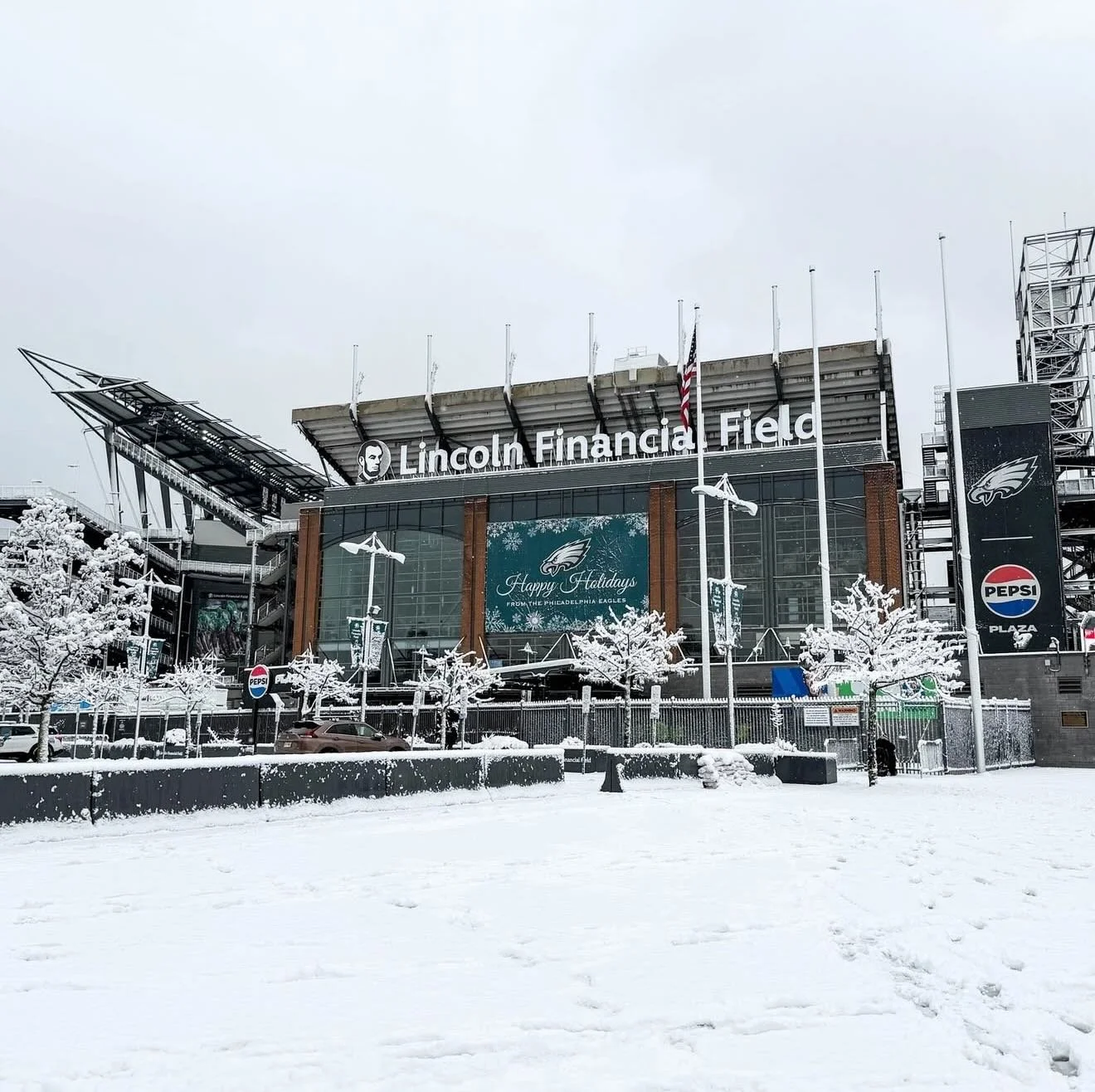 Snow falling, Birds calling ❄️🦅 Fly Eagles Fly
#gameday #gobirds