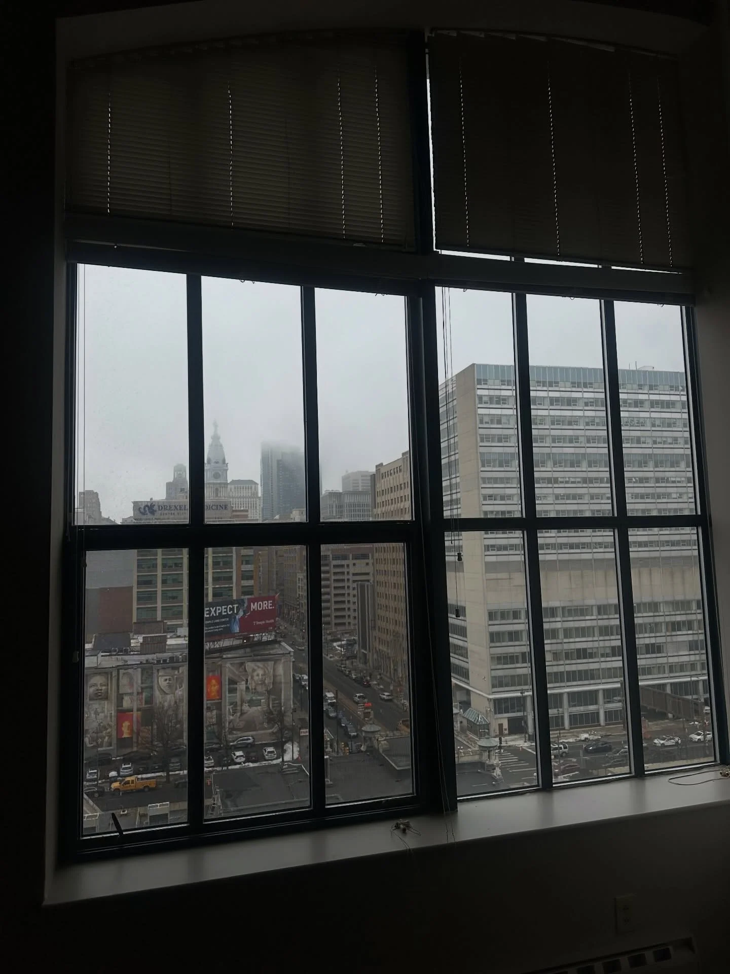 Moody skies, city vibes. 🌫️🏙️

Even on a gray day, the views from The Packard never miss. Floor-to-ceiling windows, natural light, and Center City right outside your window.

Imagine waking up to this every morning. Schedule your tour today. ✨