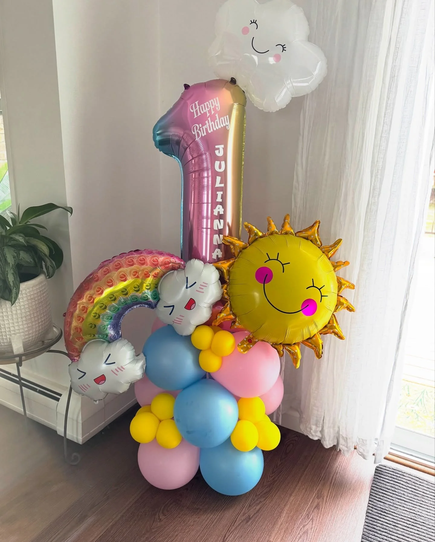Mrs. Rachel 🌈☀️
#mrsrachel #1stbirthday #balloons #numberstack #balloondecor #balloondecoration #balloonartist #balloonstylist #rocklandcounty #bergencounty #westchestercounty #mamaballoons