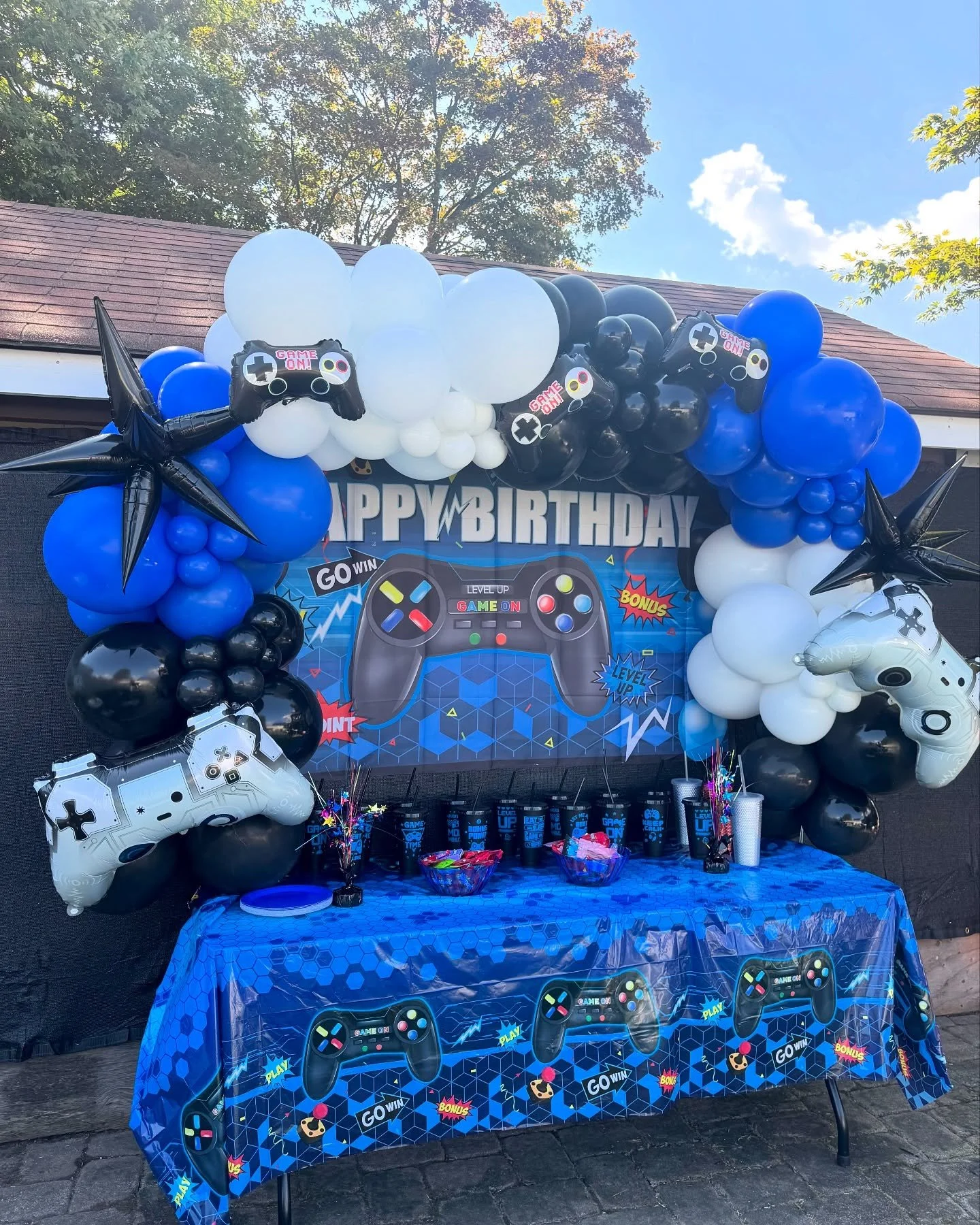 Level Up! Video Game Birthday 🎈🎮
#videogames #birthdayparty #balloons #balloondecor #balloondecoration #sempertex #tuftex #balloonartist #balloonstylist #rocklandcountyballoons #bergencountyballoons #westchestercountyballoons #mamaballoons