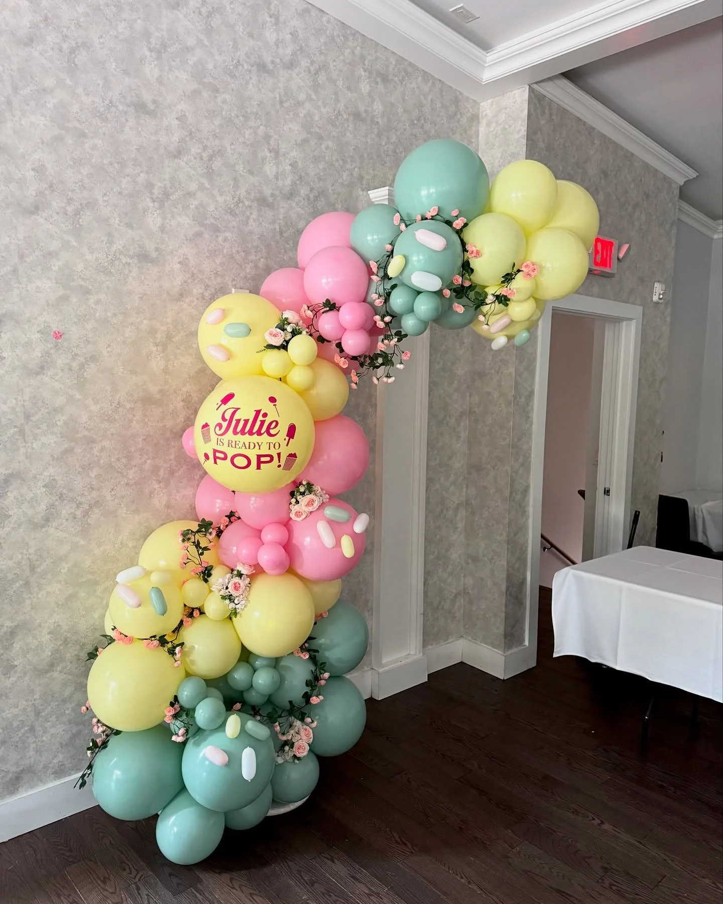 Ready to Pop! 👶🏻
#babyshower #readytopop #standalonesidearch #dimora #tuftex #sempertex #balloondecor #balloondecorations #balloonartist #balloonstylist #rocklandcounty #bergencounty #westchestercounty #mamaballoons