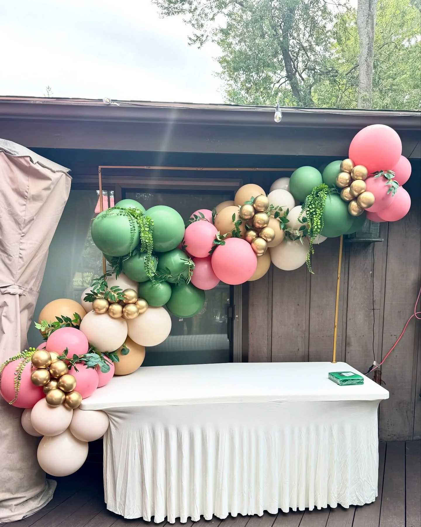 Birthday Table 🎈
#birthday #balloontable #balloongarland #sempertex #tuftex #balloondecor #balloondecoration #balloonartist #balloonstylist #rocklandcounty #bergencounty #westchestercounty #mamaballoons