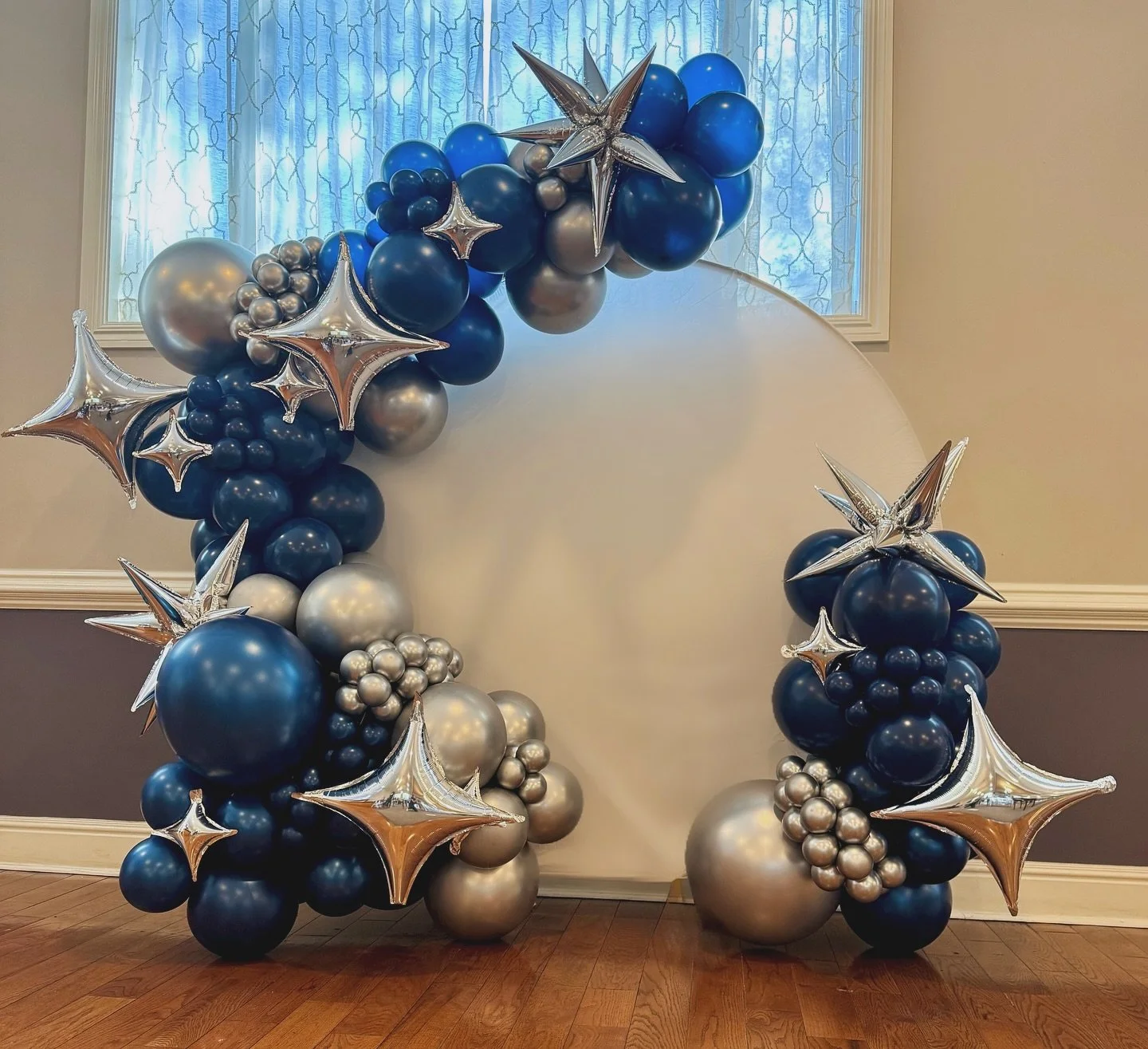A Starry Sweet 16 ✨
#sweet16 #starrynight #pearlriverelkslodge #balloondecor #balloondecorations #balloonartist #balloonstylist #sempertex #tuftex #rocklandcounty #bergencounty #westchestercounty #mamaballoons
