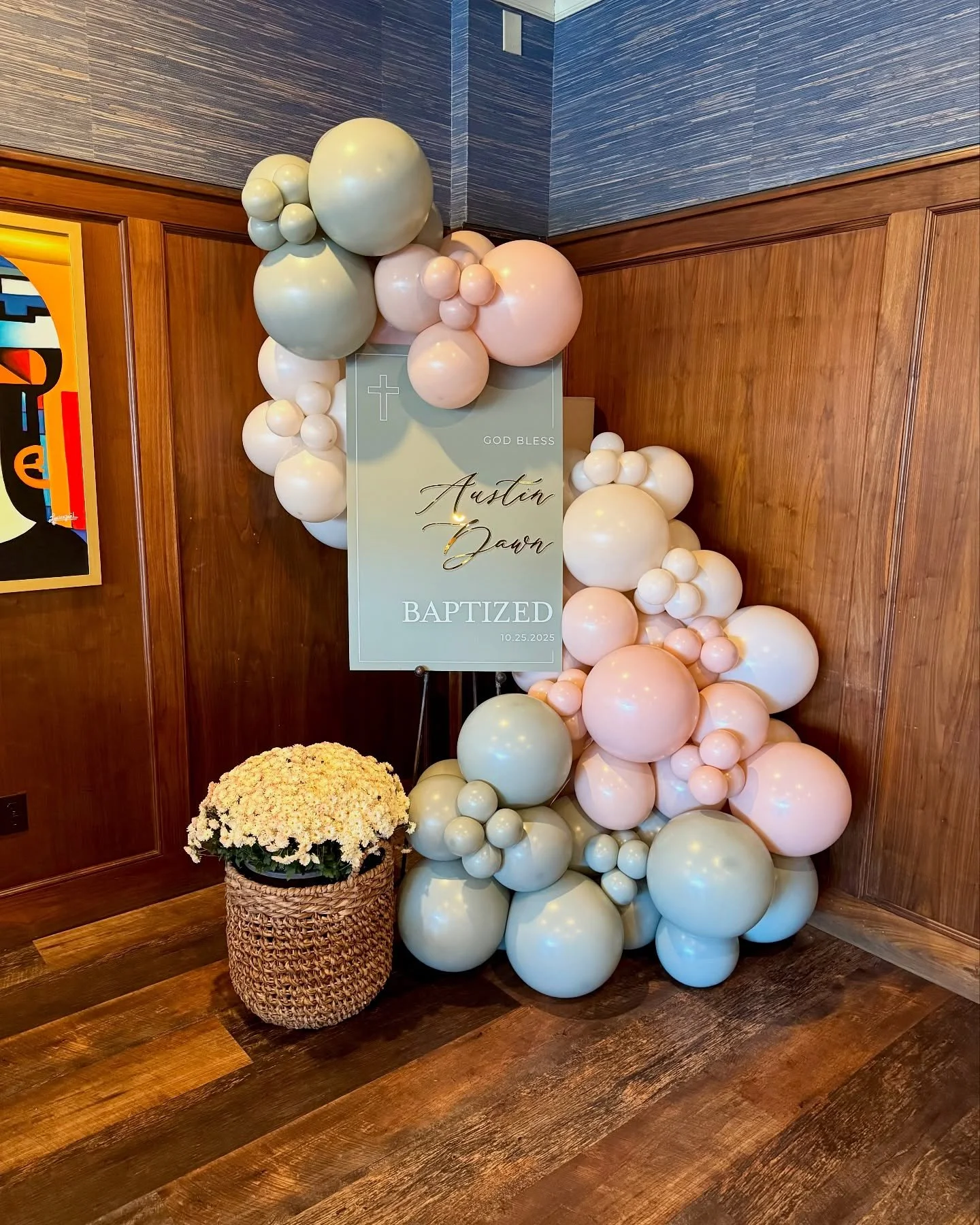 Baptism Easel Balloons ✝️

#baptism #easelballoons #easelgarland #thediningroom #balloondecor #balloondecoration #balloonartist #balloonstylist #sempertex #tuftex #rocklandcounty #bergencounty #westchestercounty #mamaballoons