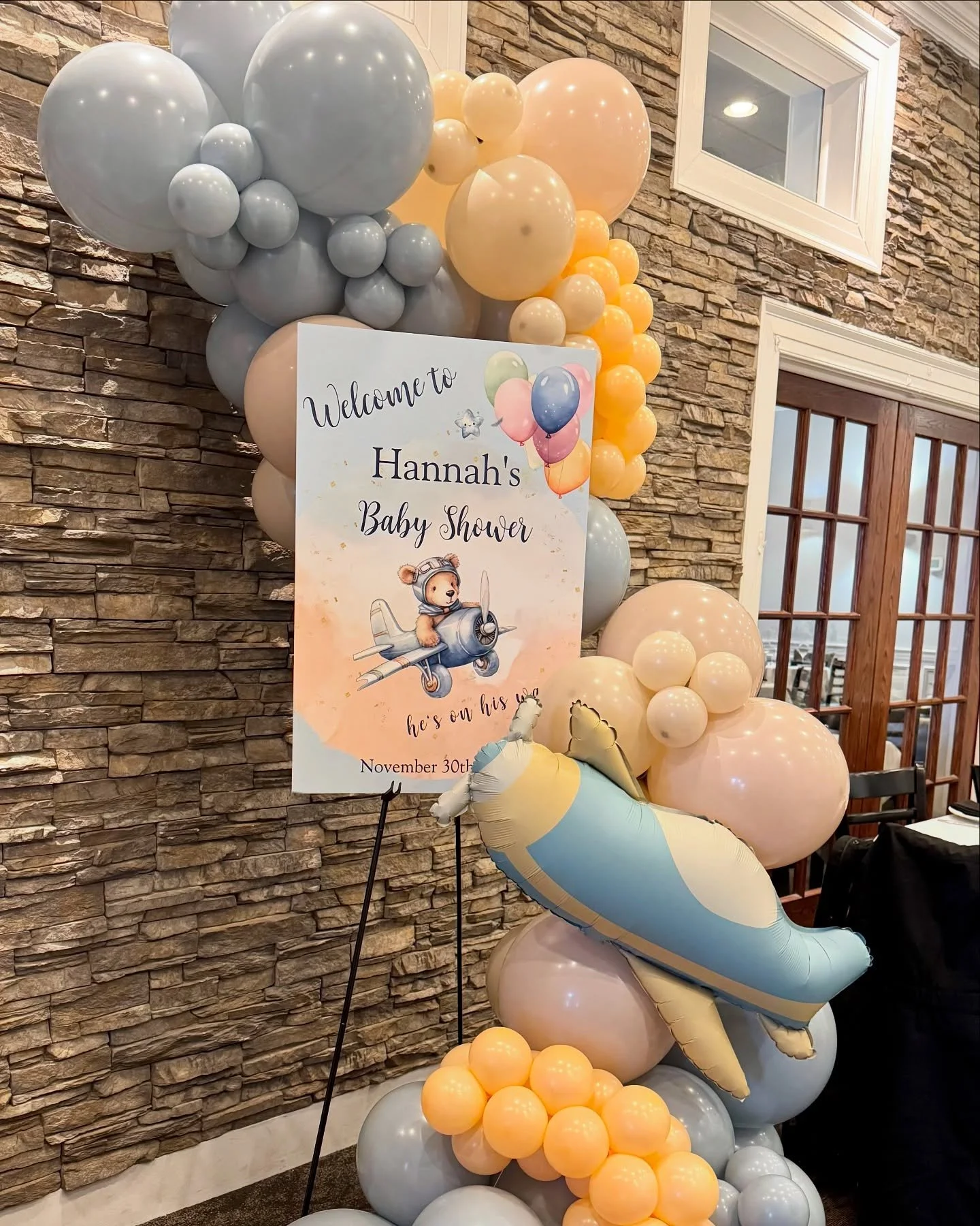 He&rsquo;s on the Way&hellip; ✈️

#babyshower #hesontheway #easelballoons #sempertex #tuftex #balloondecor #balloondecorations #balloonartist #balloonstylist #rocklandcounty #bergencounty #westchestercounty #mamaballoons