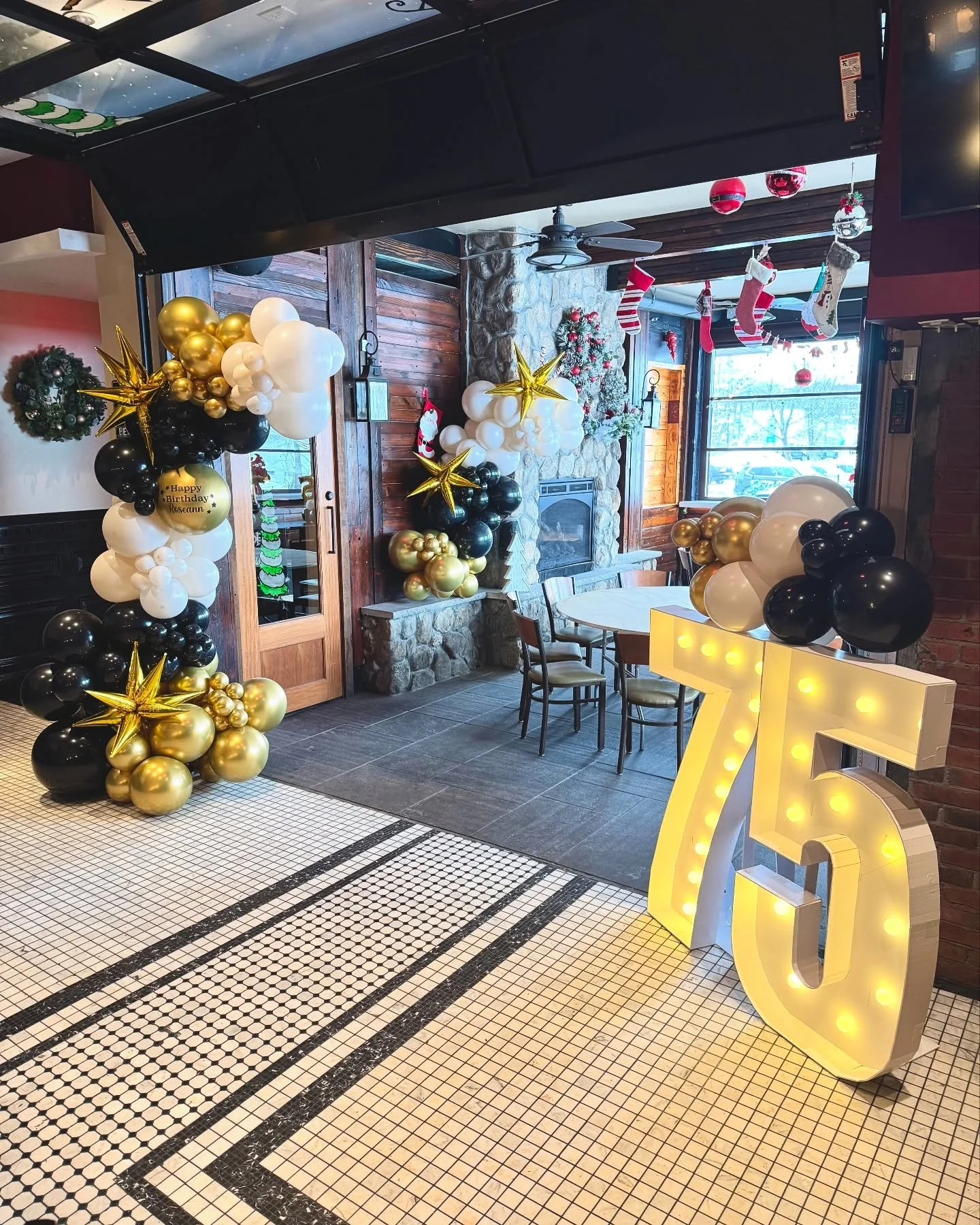 Happy 75th Birthday 🎈

#happybirthday #75 #pearlriversaloon #ballongarland #sidearch #marqueenumbers #centerpieces #balloondecor #balloondecorations #balloonartist #balloonstylist #sempertex #tuftex #rocklandcounty #westchestercounty #bergencounty #