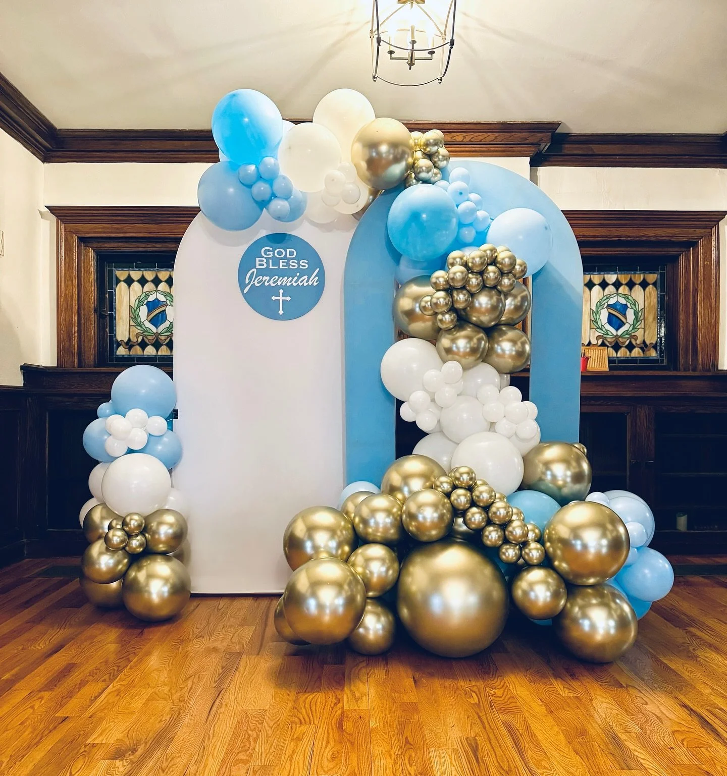 God Bless 💙

#baptism #ogradyscastle #balloonarch #archbackdrop #openarch #sempertex #tuftex #balloondecor #balloondecoration #balloonartist #balloonstylist #rocklandcounty #bergencounty #westchestercounty #mamaballoons