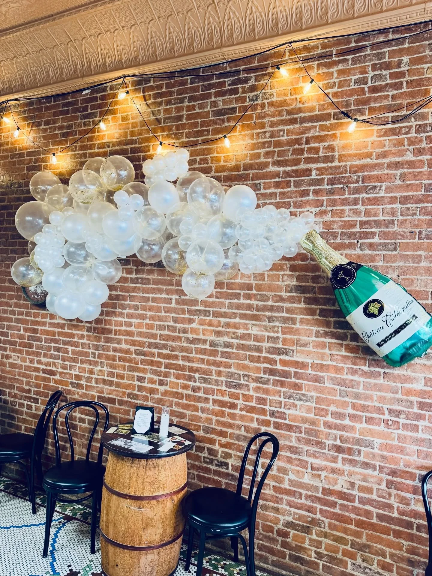Champagne Spray 🍾

#champagnespray #balloondecor #50thbirthday #rocklandcounty #mamaballoons