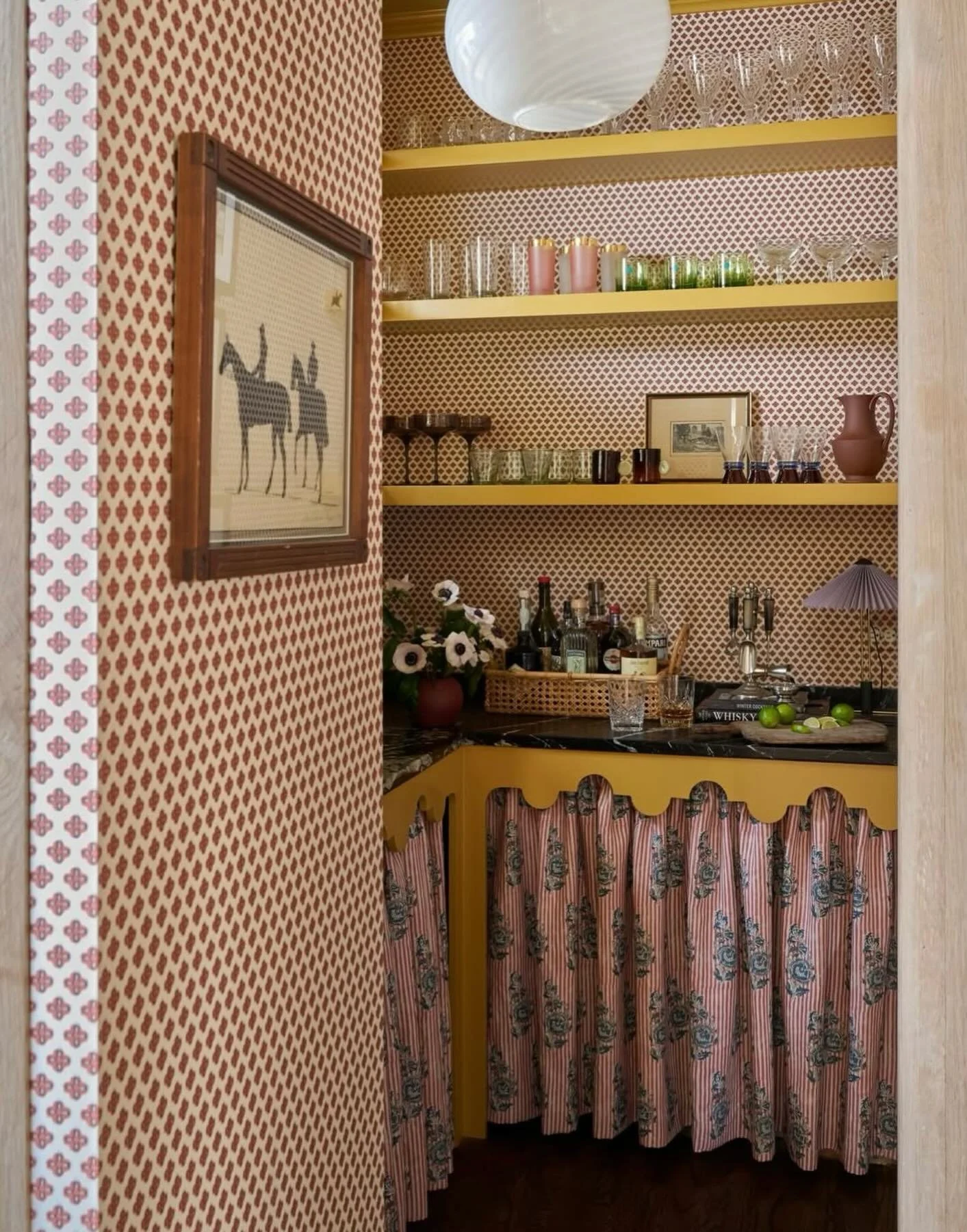Obsessed with this little jewel box of a bar! Proof that the smallest spaces can sometimes pack the biggest punch ✨ 

Architect @mcc.architect 
Interior Design @meganhoustondesign 
Photography @cwnewell 
Styled by me