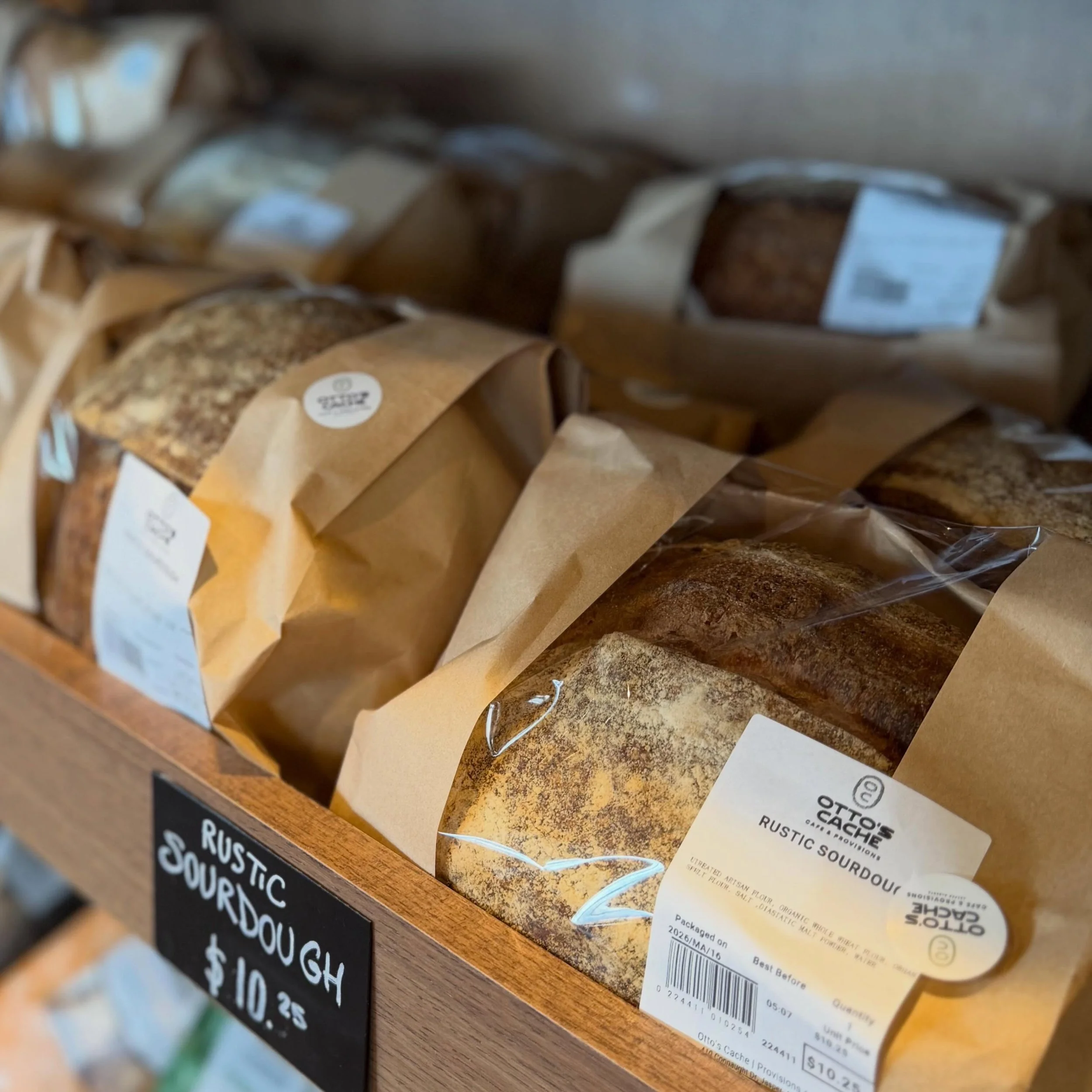 Here to help you loaf your way through the week. 🍞 🥯 
@lynnsplace.jasper 
.
#ottoscache
#bread 
#sourdoughbread
#carbsaregood