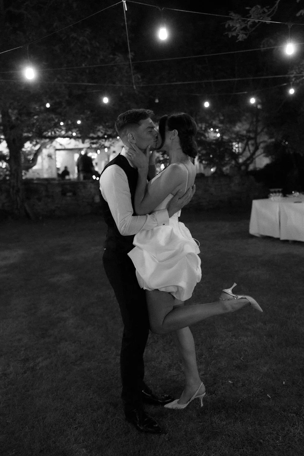wedding_paladnjaki_couplekissing.jpg