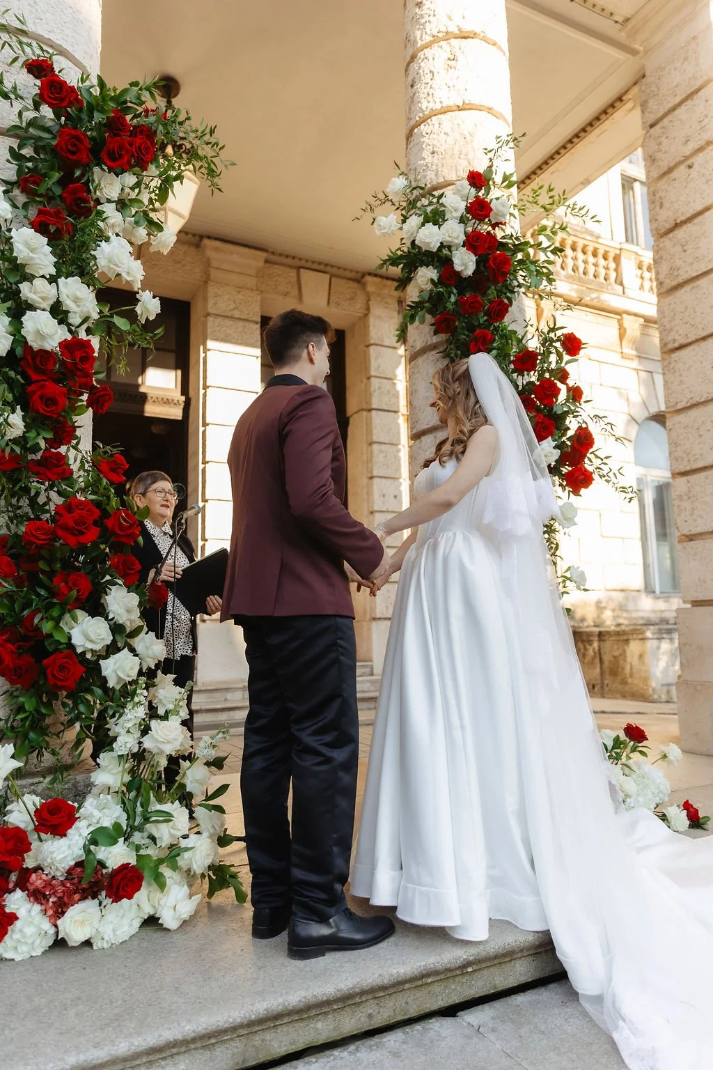 white-red-ceremony-flowers-wedding-pula (2).jpg