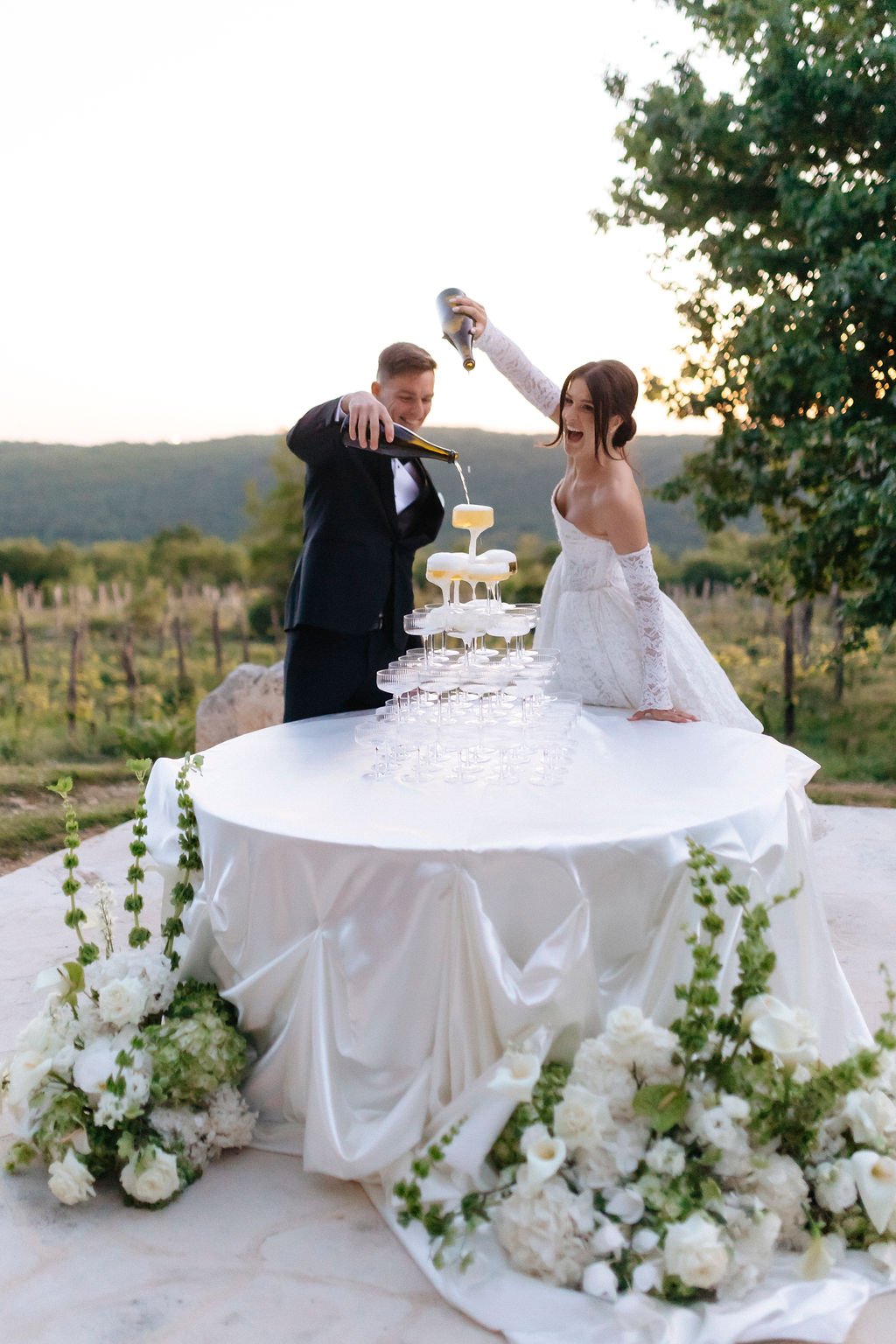 newylweds-champaigntower-paladnjaki-wedding-istria (3).jpg