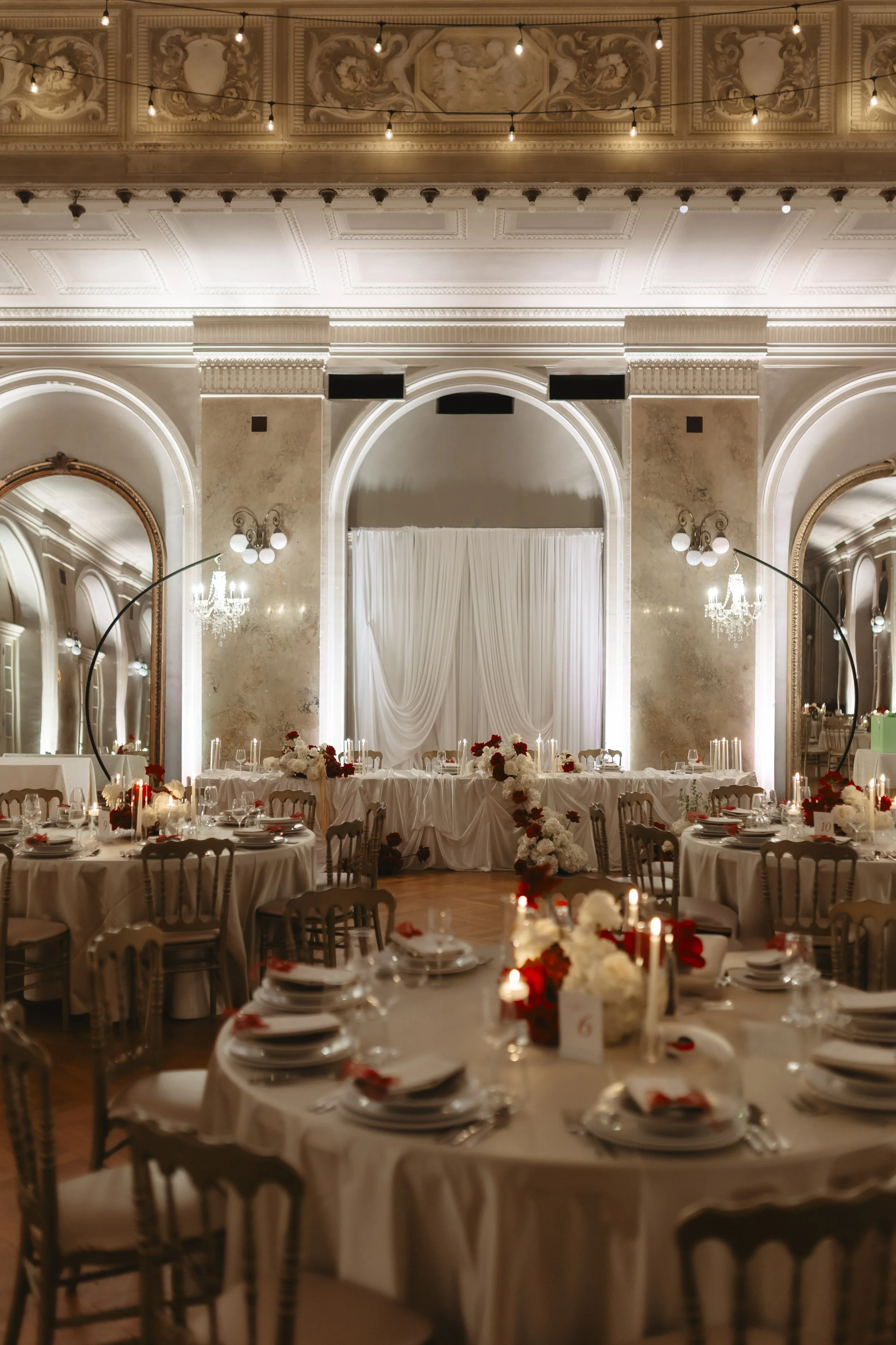 white-red-wedding-decor-pula-ballroom.jpg