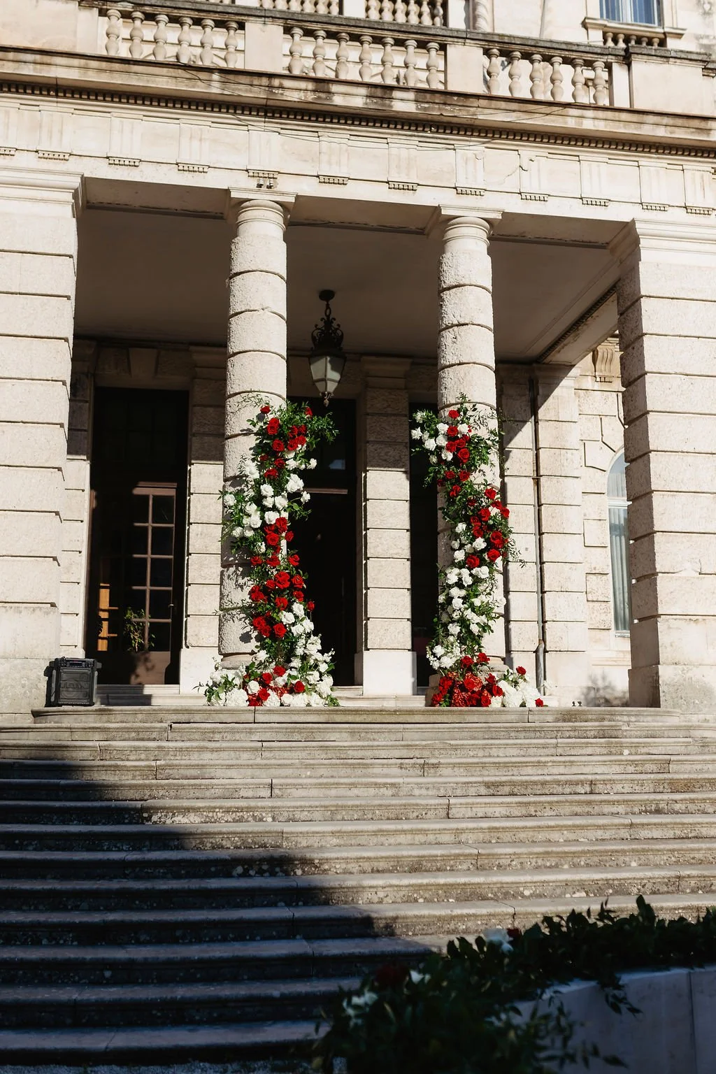 white-red-ceremony-flowers-wedding-pula (5).jpg