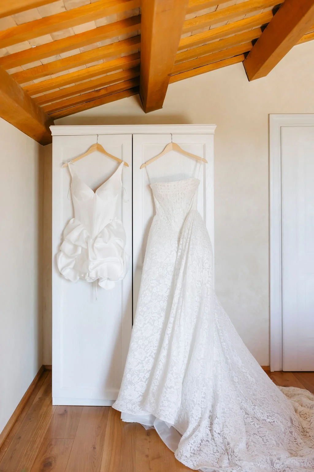 Weddingdress_gettingready_Paladnjaki_wedding_Istria.jpg
