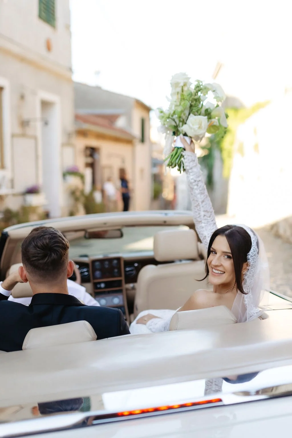 newlyweds-couple-shoot-rovinj-vintage-car (2).jpg