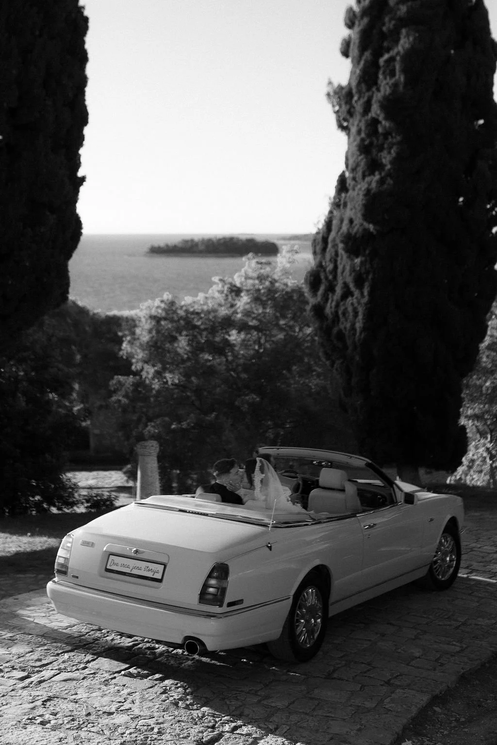 vintage-car-weddingcouple-rovinj (2).jpg