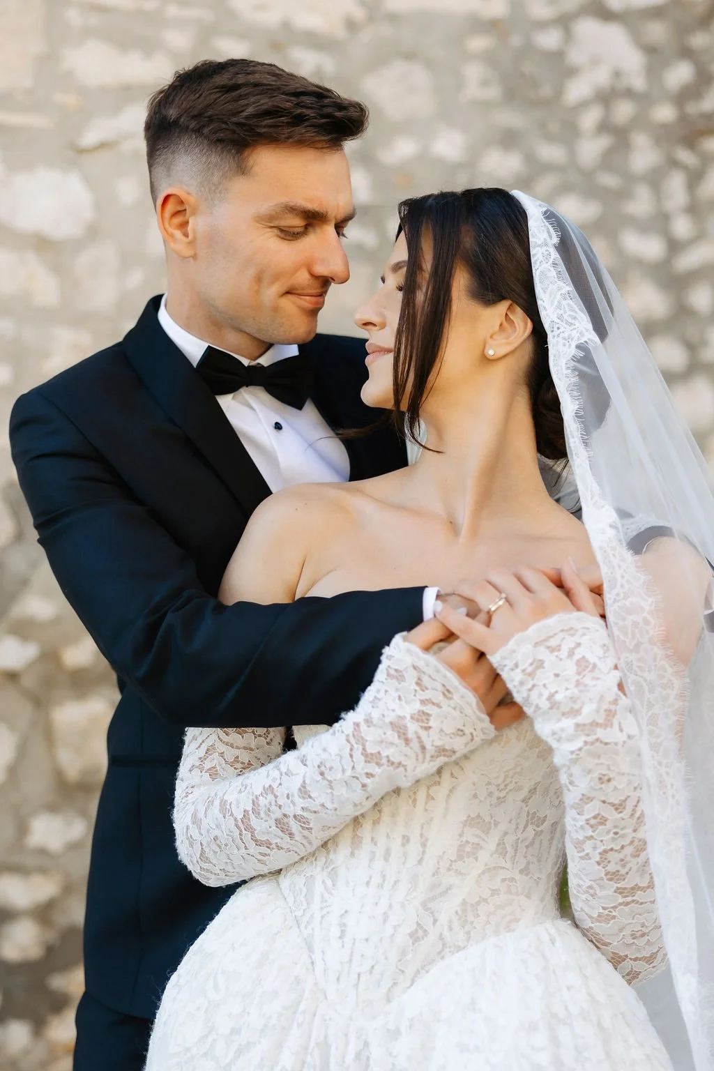 newlyweds-photos-rovinj-streets-wedding (3).jpg