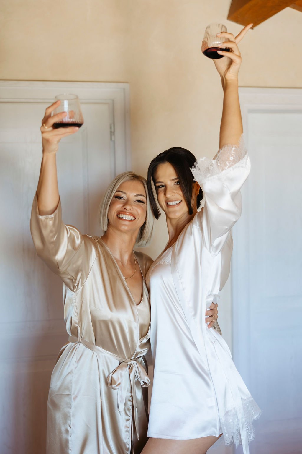 bride-and-maidofhonor_paladnjaki_weddingmorning.jpg