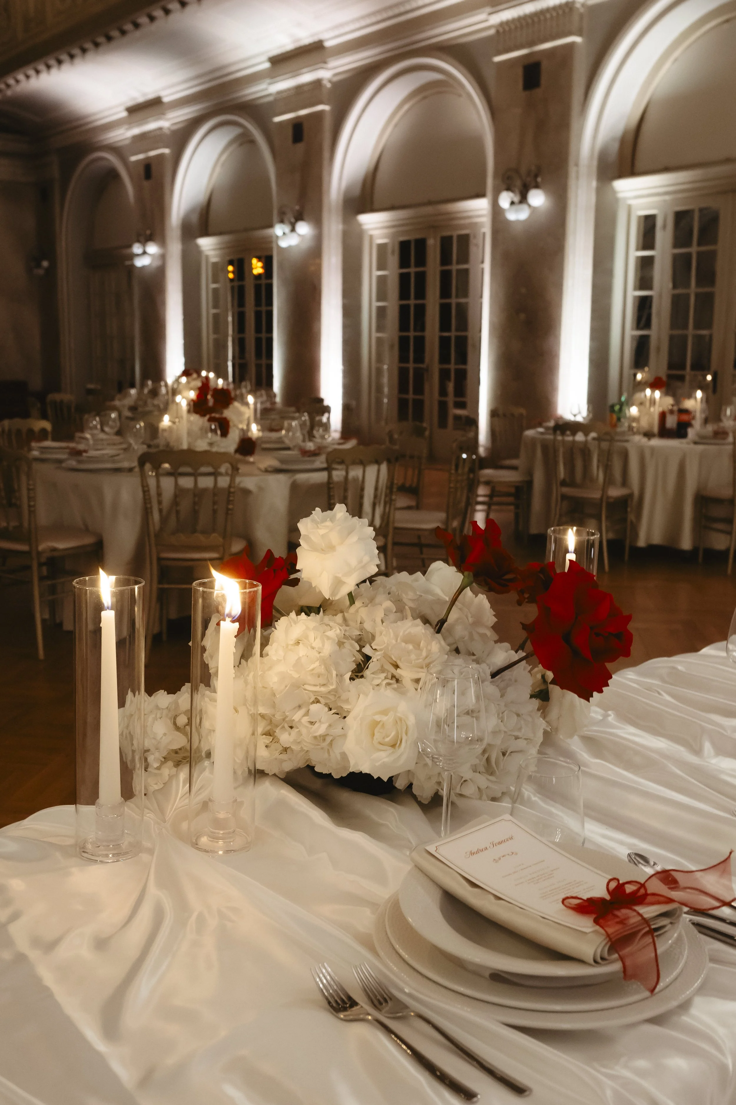 white-red-flowers-wedding-pula-ballroom (2).jpg