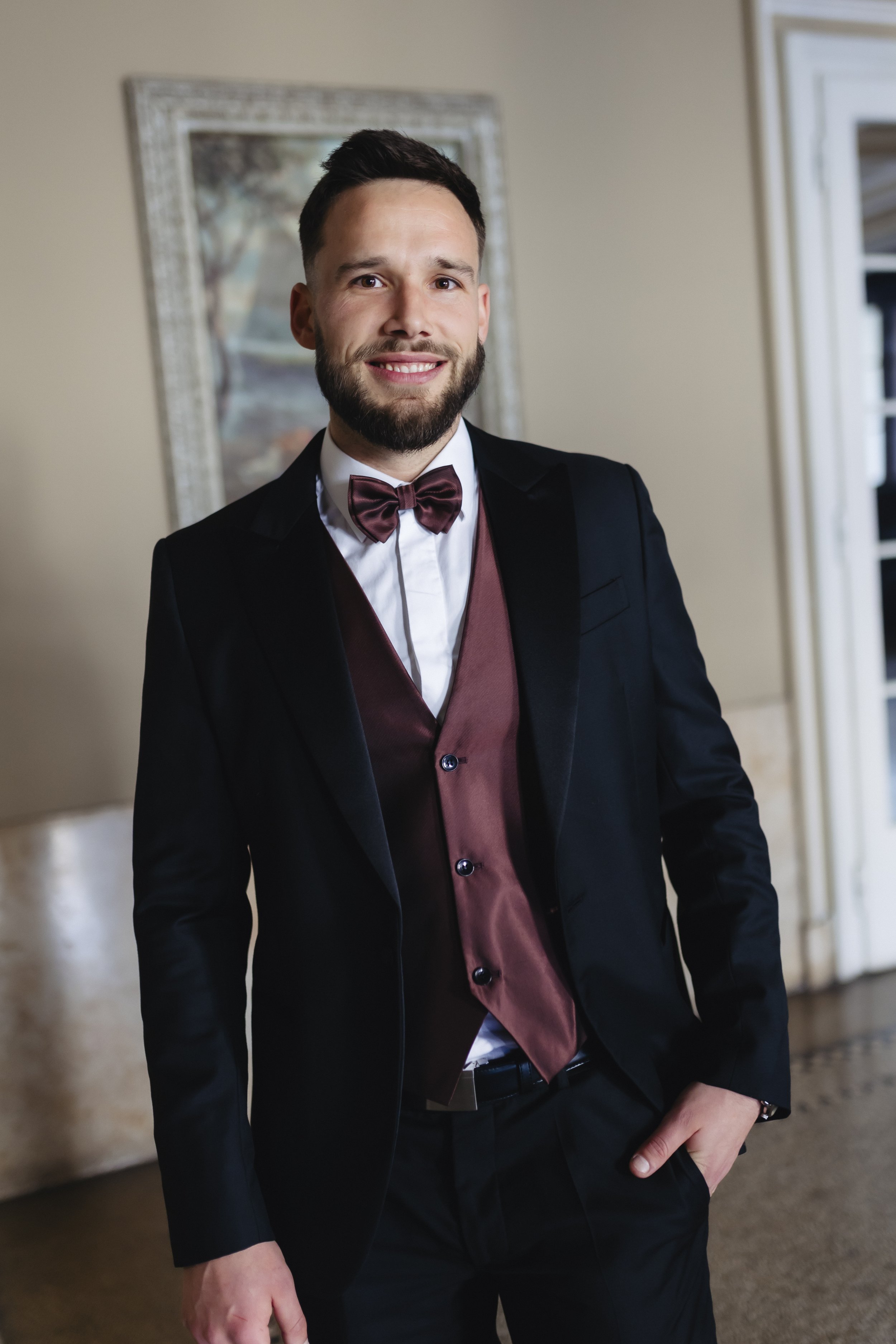 bestmansuit_blackandburgundy_weddinginpula.jpg