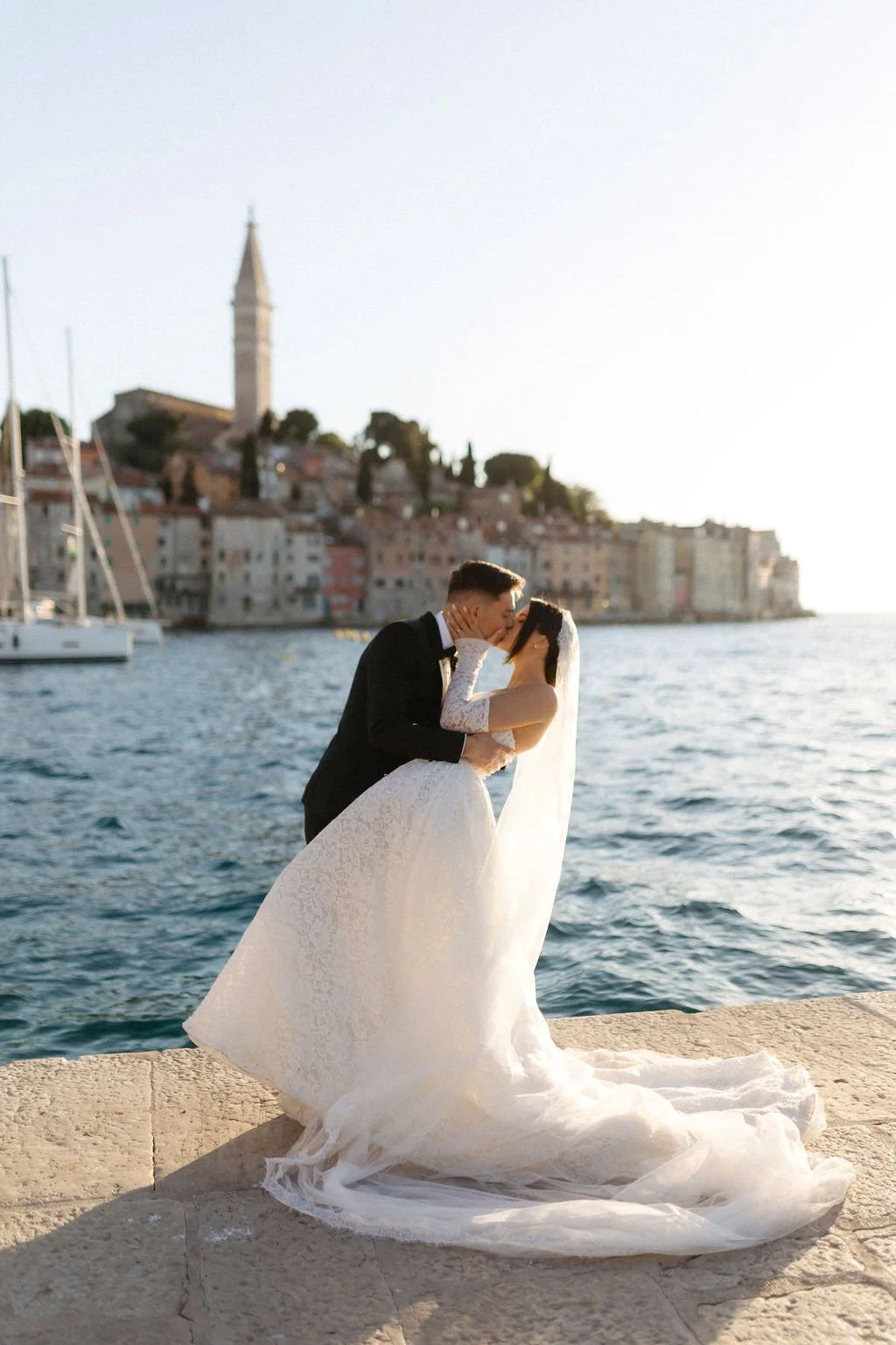 newlyweds-couple-shoot-rovinj-vintage-car (8).jpg