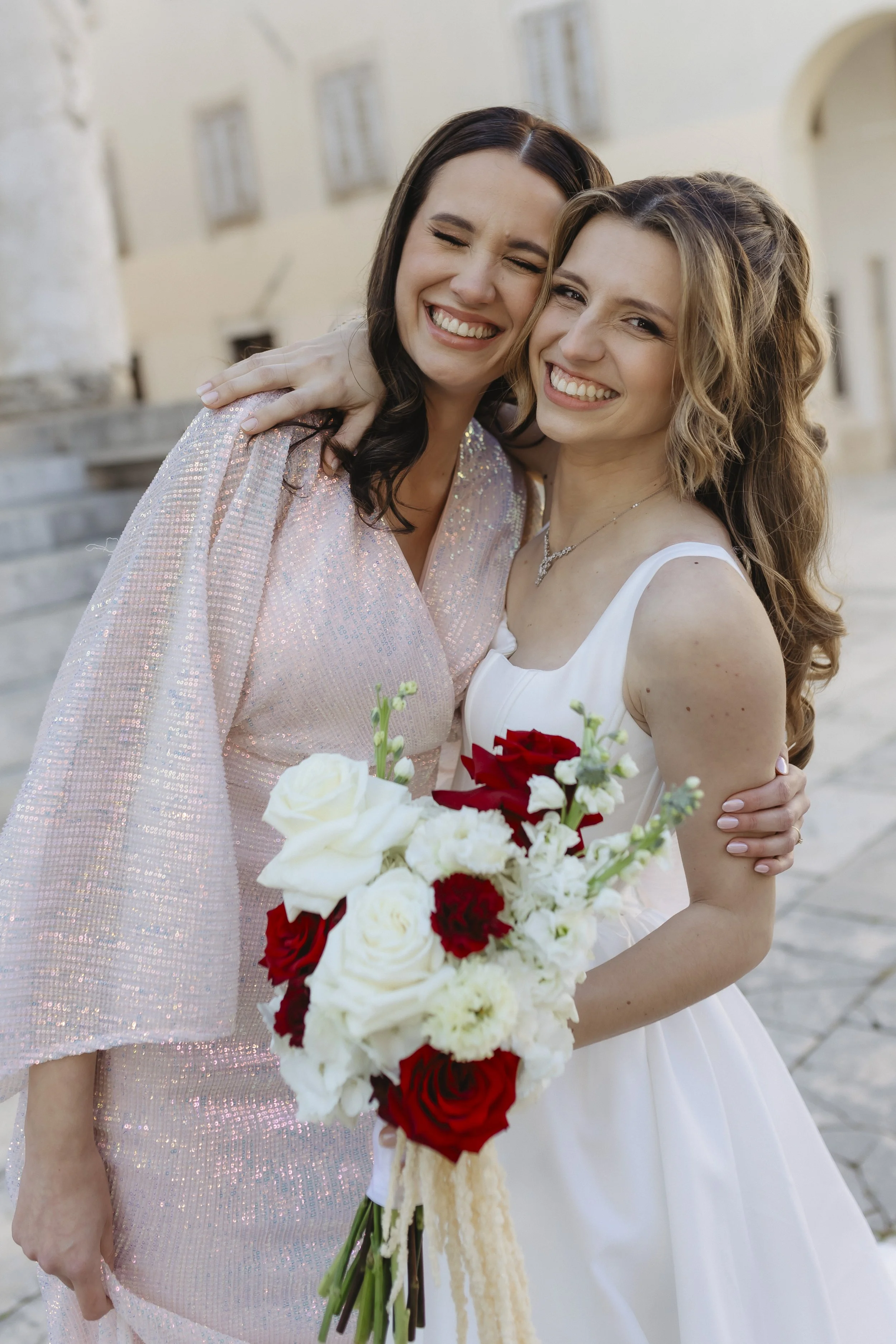 white-red-wedding-bouquet-pula (1).jpg