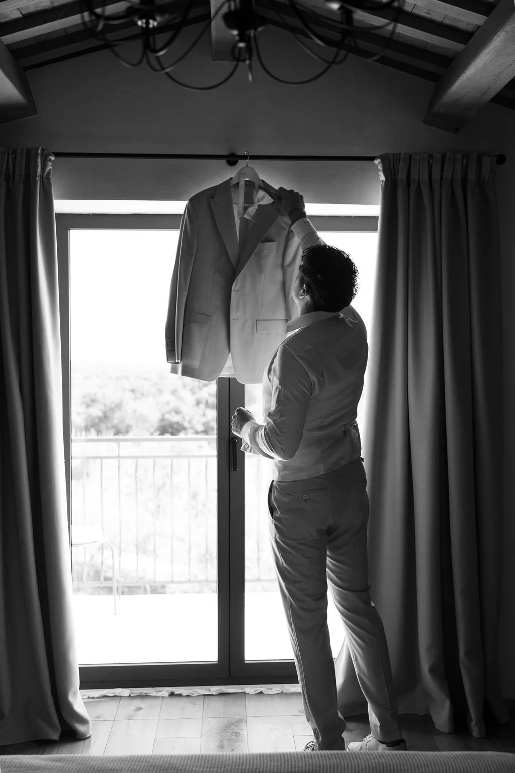 groom-getting-ready-paladnjaki-wedding-istria (2).jpg