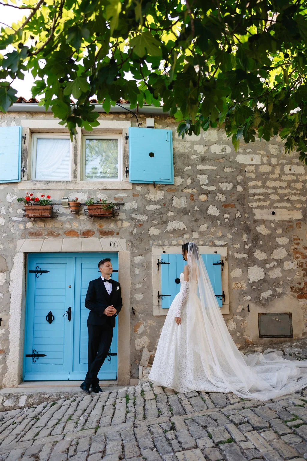 newlyweds-photos-rovinj-streets-wedding (1).jpg
