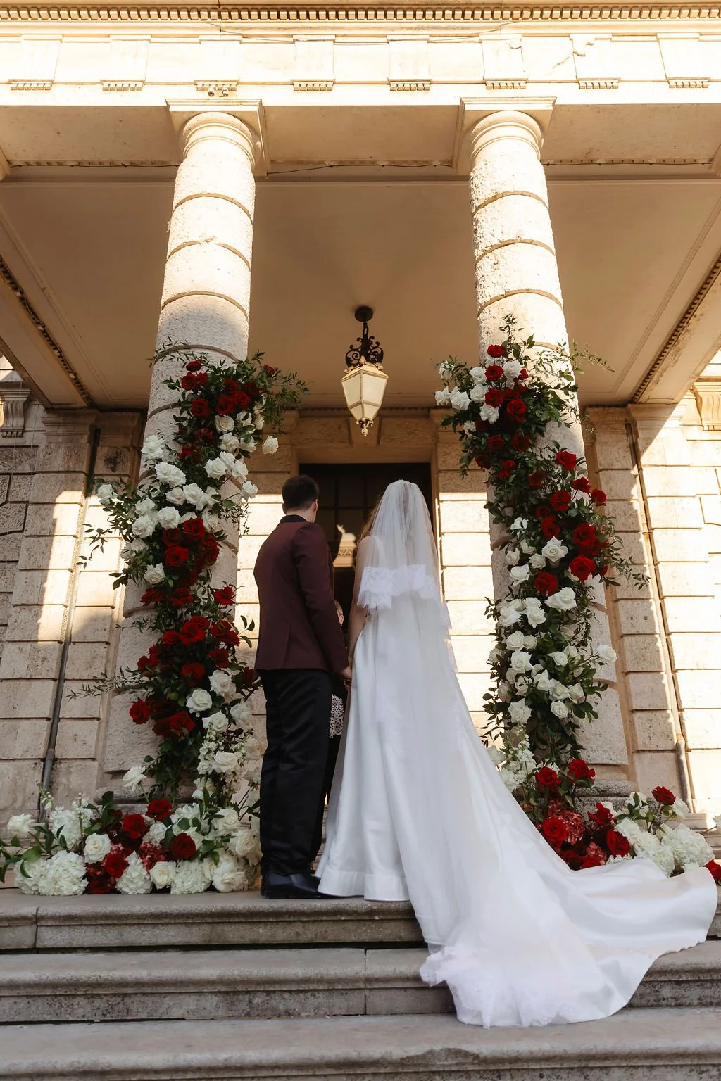 white-red-ceremony-flowers-pula (2).jpg