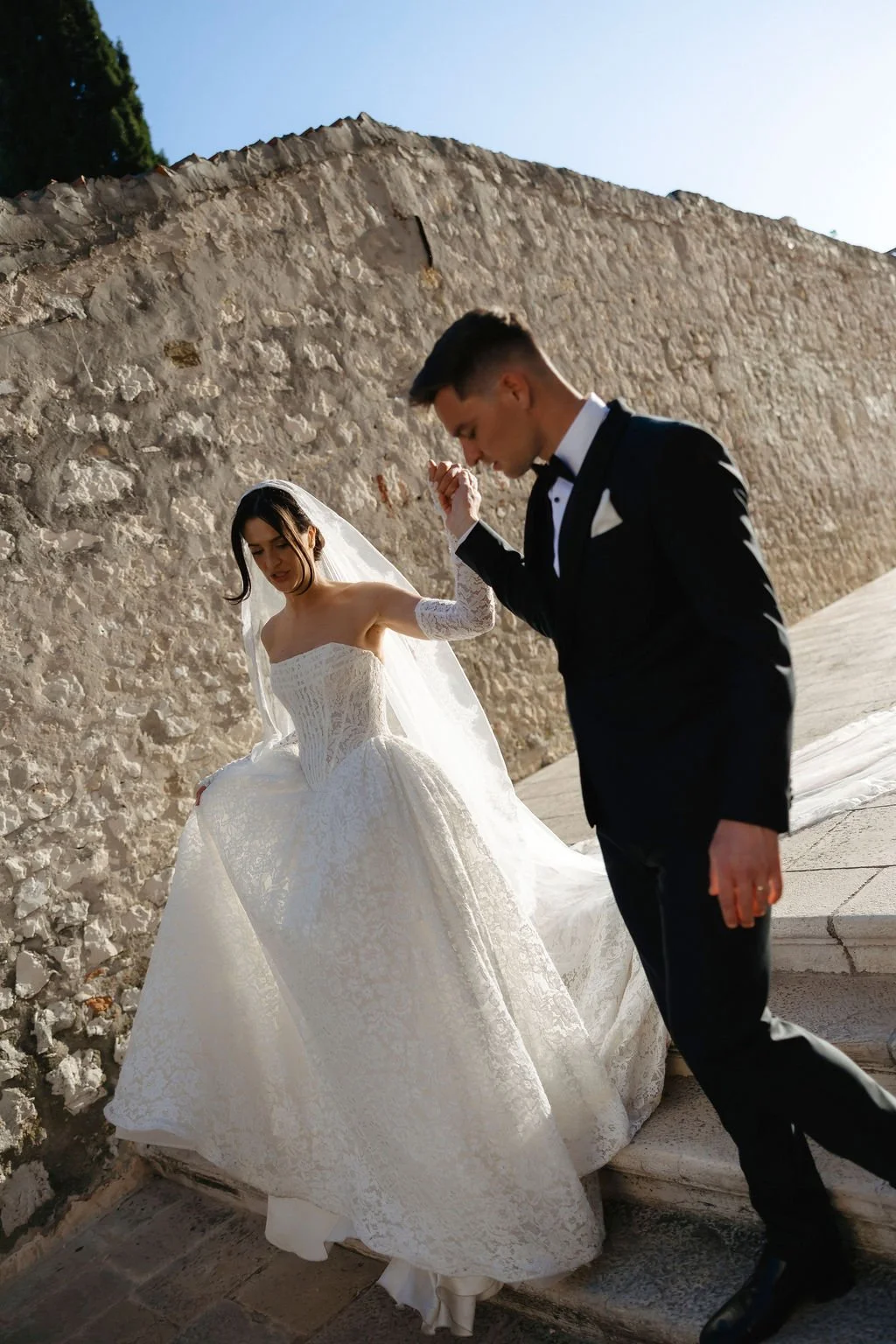 newlyweds-photos-rovinj-streets-wedding (9).jpg