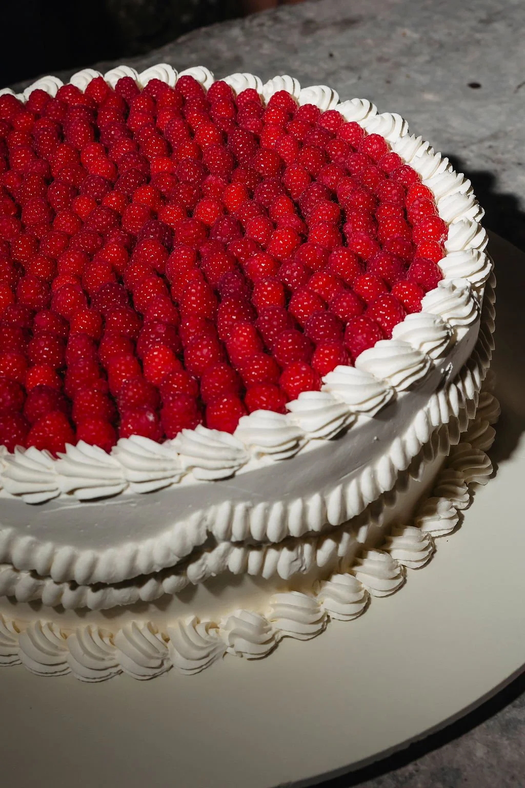 weddingcake_rasberies.jpg