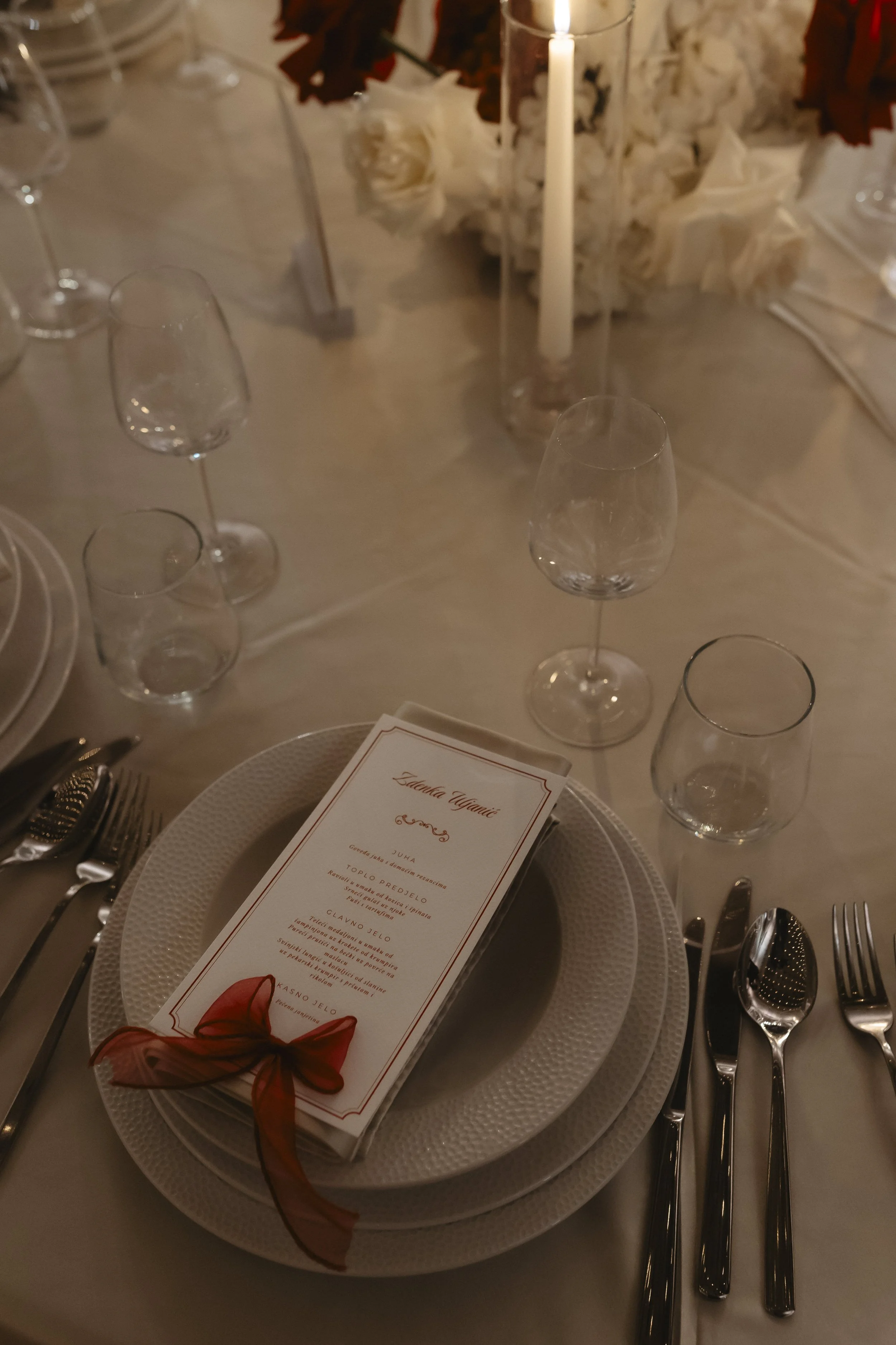 white-red-flowers-wedding-pula-ballroom (1).jpg