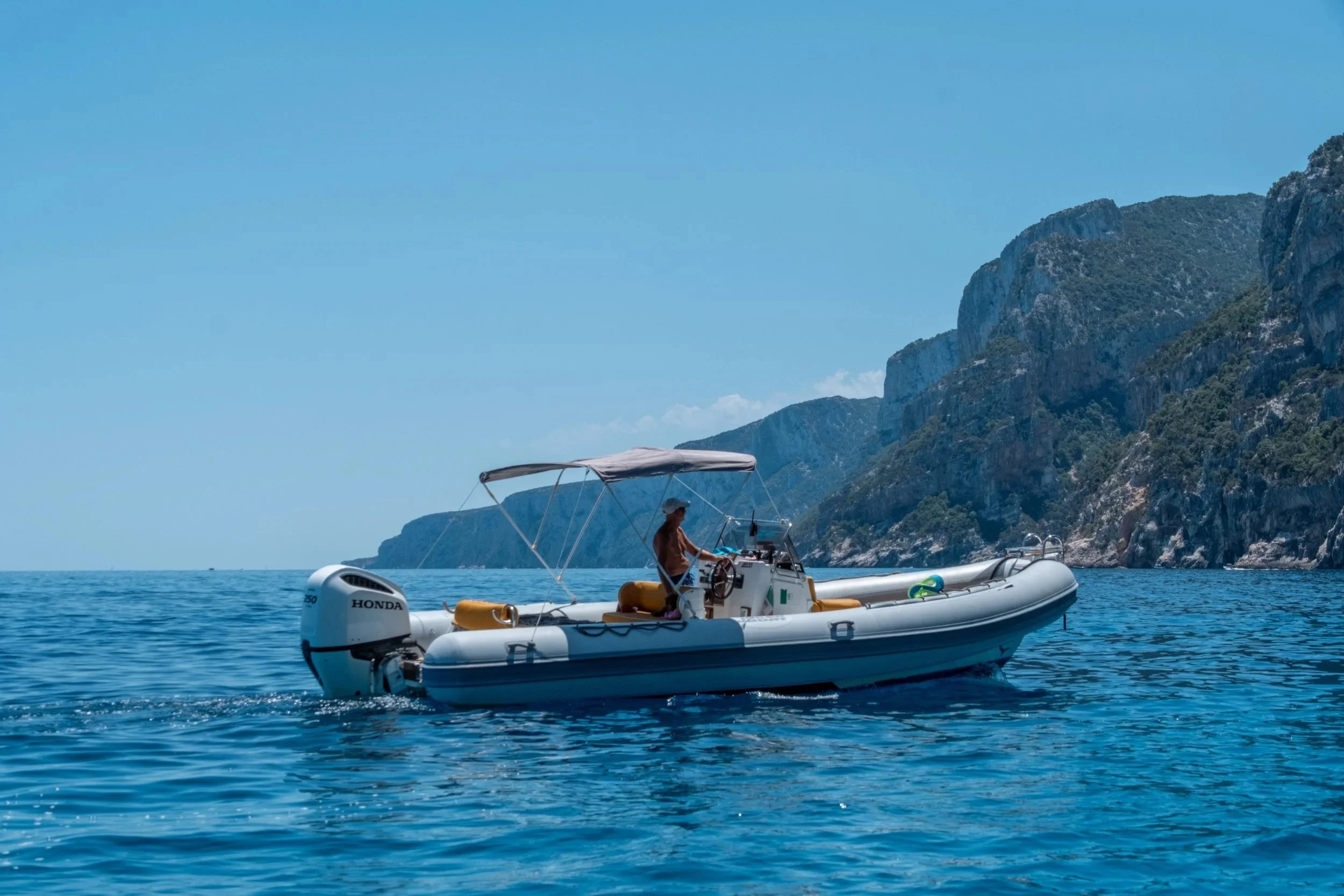 gonone-rental-boat-cliffs-gulf-of-orosei-zyan-sachs.jpg