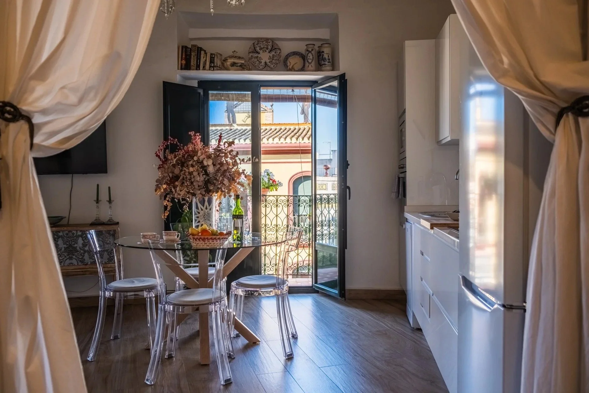 Sunlit Casa Mora apartment with balcony doors and a dining table, Seville, Spain - hospitality photography by Zyan Sachs