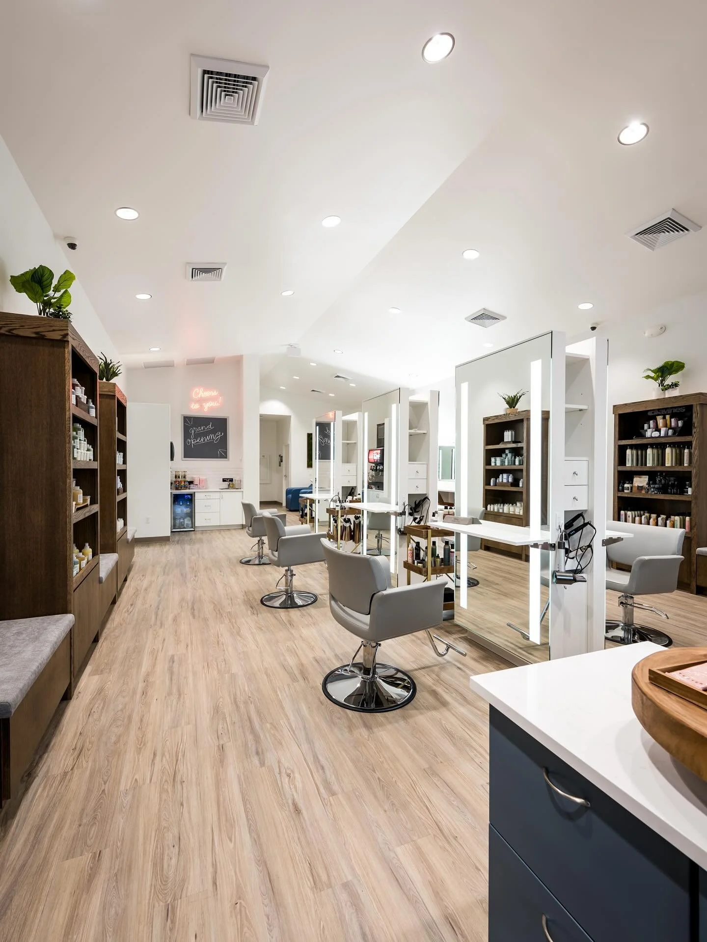 Good hair, good vibes. 💫 Flashback to Wild Ivy, the blow dry bar that brings both.
#FlashbackFriday #UncommonArchitects #WildIvy #SalonGoals #BeautyAndDesign #FreshLooks #UtahDesign #UtahArchitect