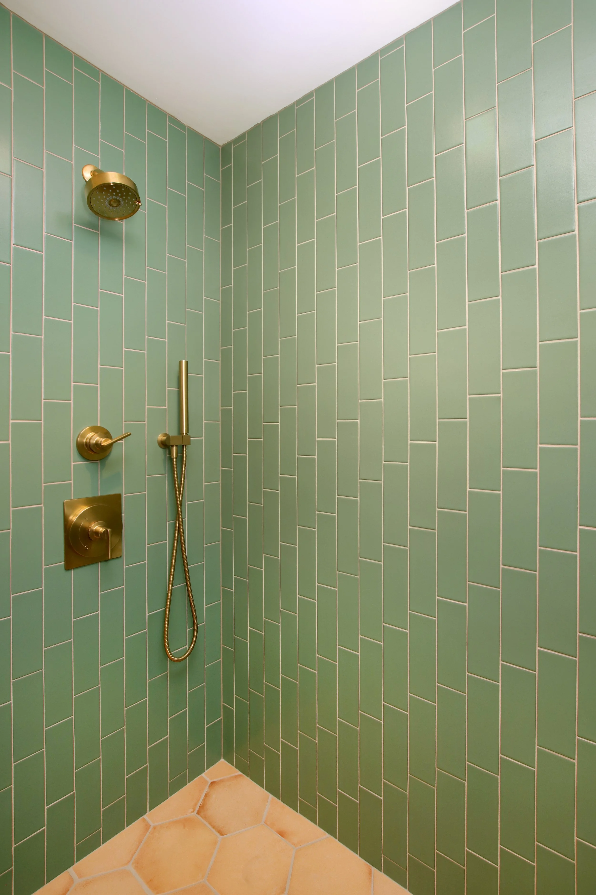 Seaglass Bath 07.jpg