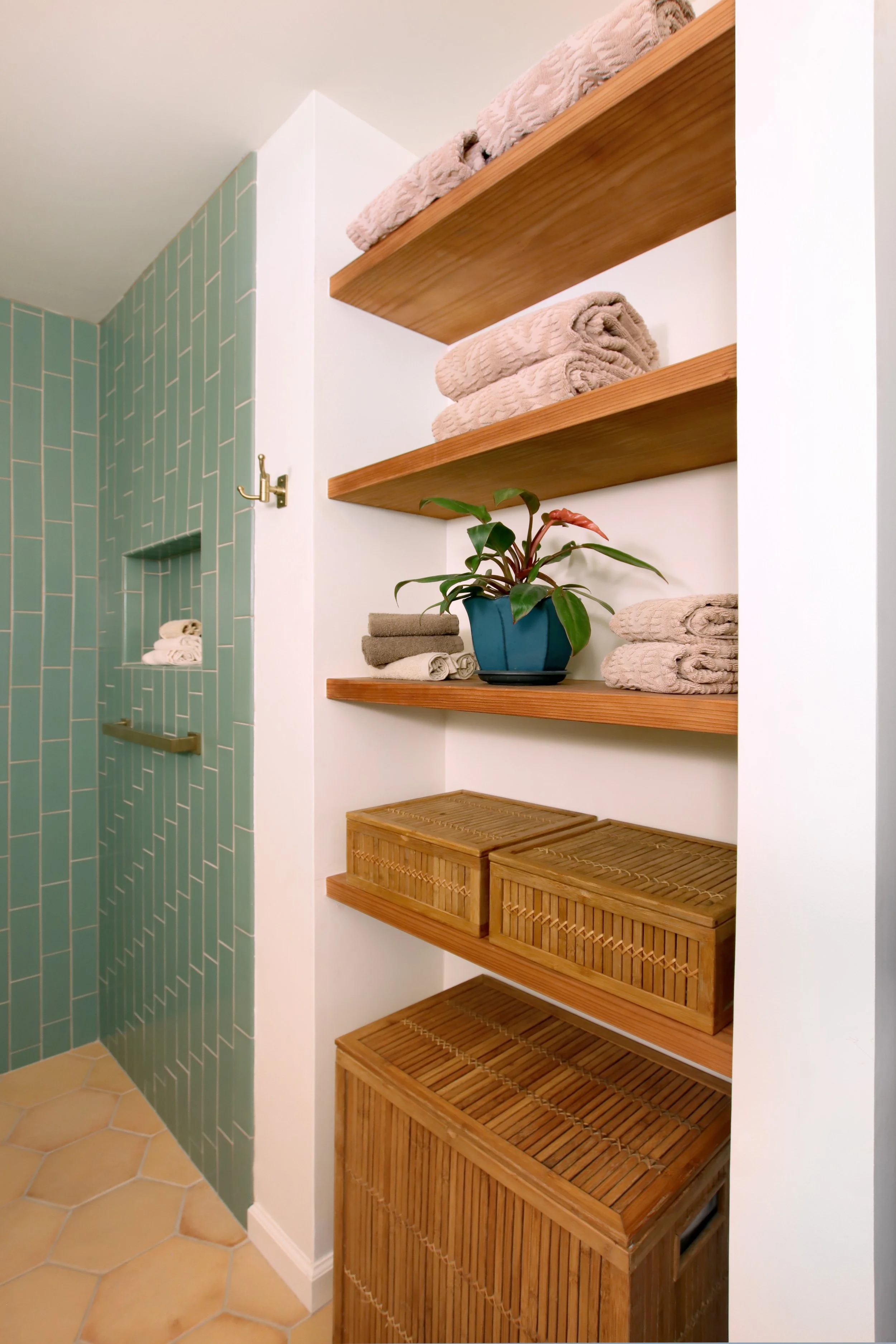 Seaglass Bath 04.jpg
