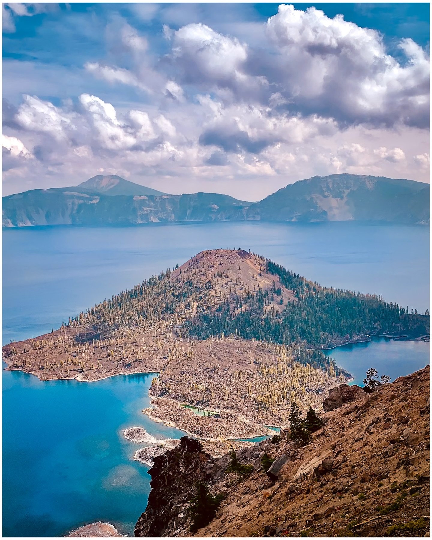 Need to get back here soon 🗻

Who&rsquo;s down for a trip?? 

#nationalparks #craterlake #exploreoregon #landscape #nikon