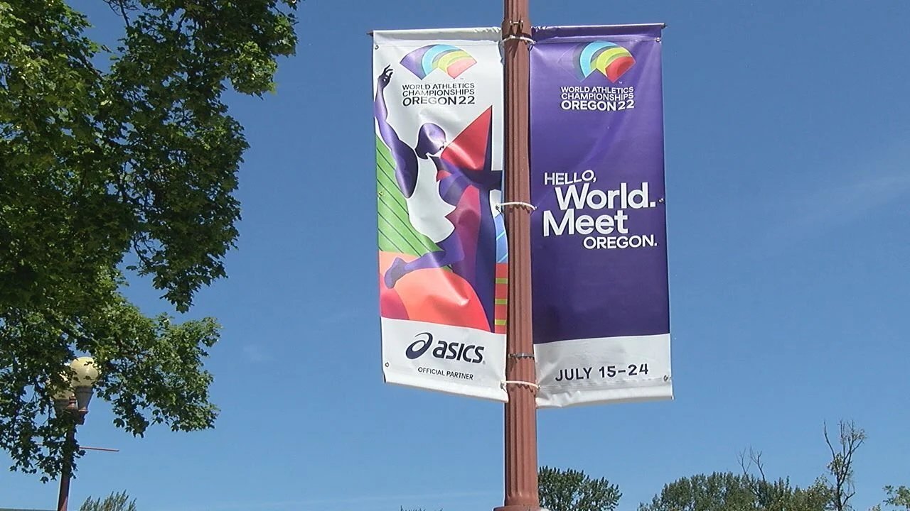 Oregon22 Light pole street banners