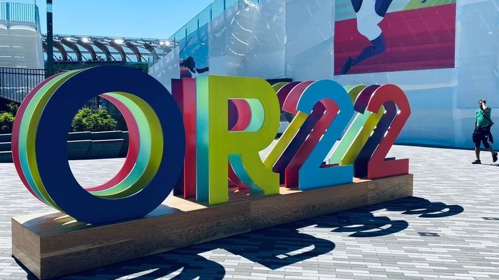 Oregon22 Welcome sign construct