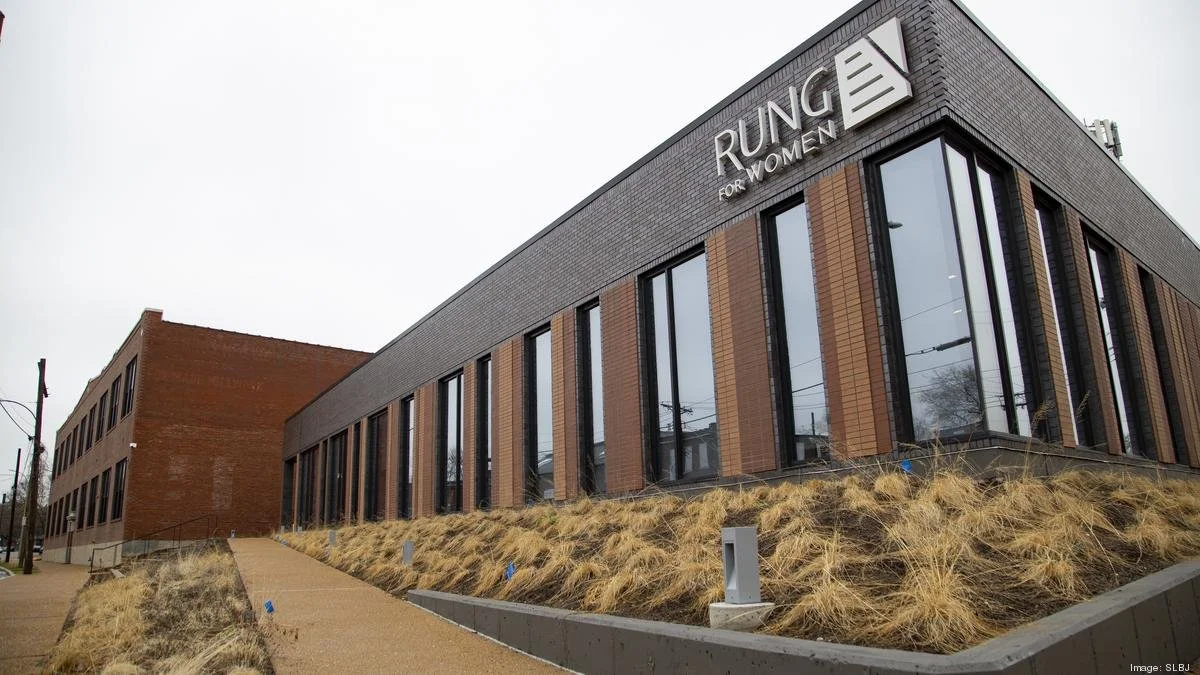 08. Rung For Women