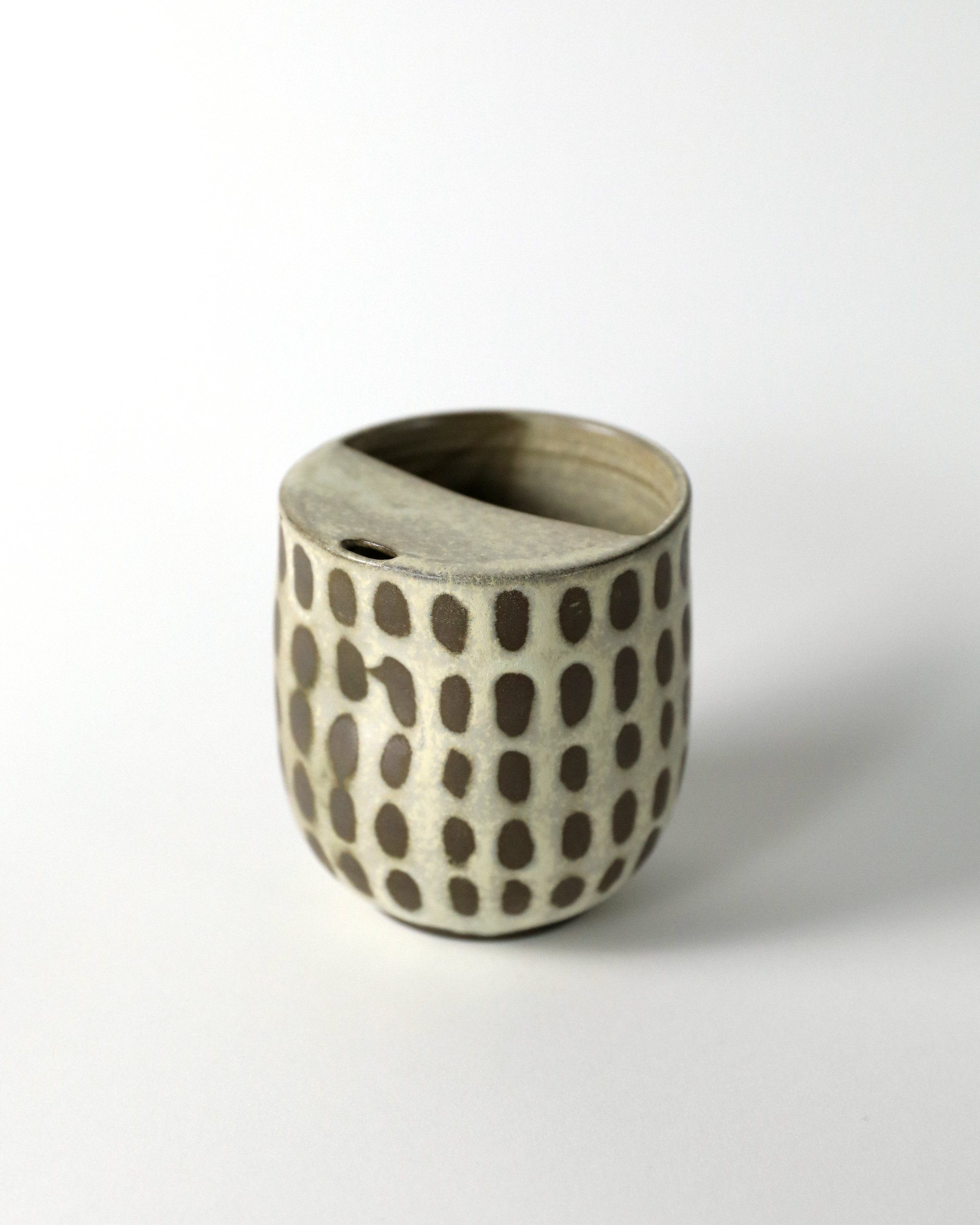 Travel cup, white spot